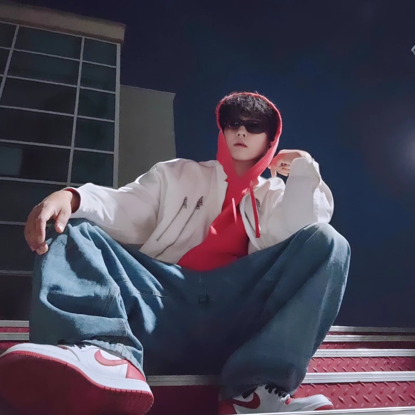 Stussy Beach Roots Hoodie Red, Jordan 1 Retro High OG Heritage 착용 스타일 - 3