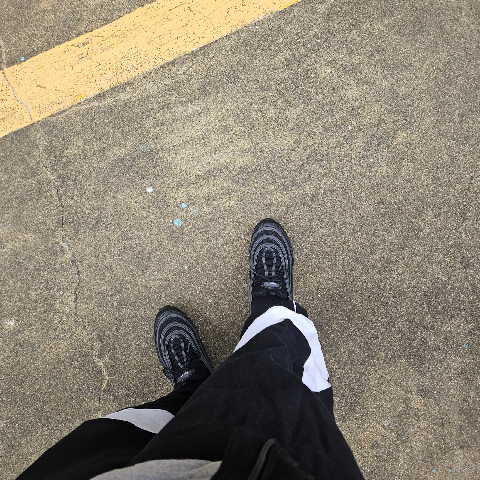Nike Air Max 97 Black White Anthracite, Nike Swoosh Fleece Pants Black White - Asia 착용 스타일