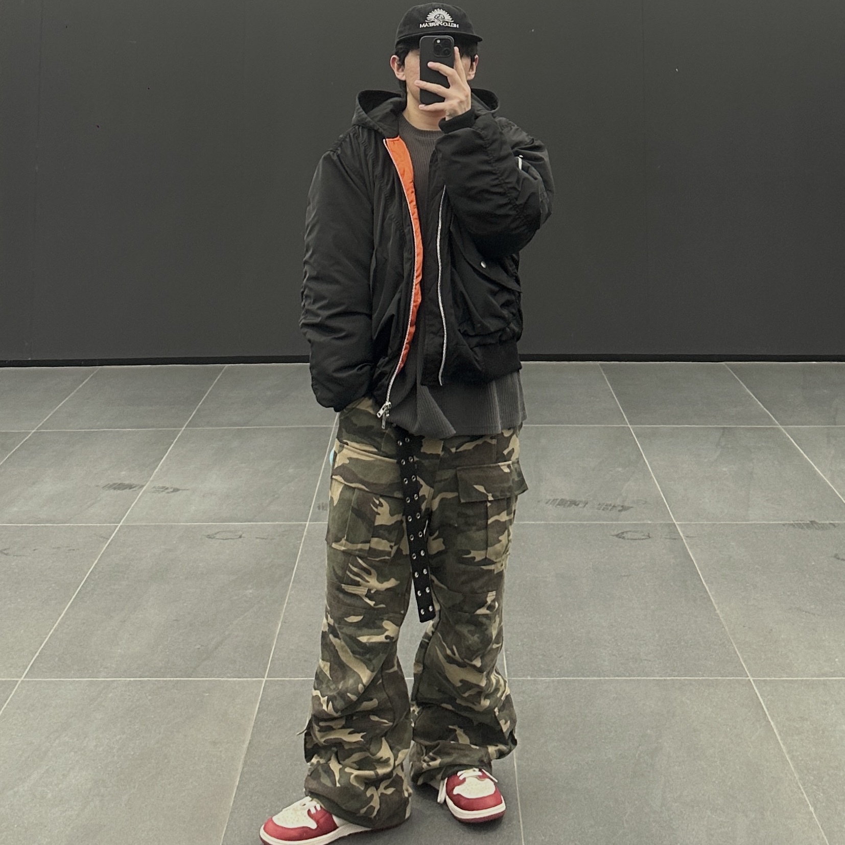 Stussy Fuzzy Dice Keychain Teal, Jordan 1 Retro High OG Chicago 2022 착용 스타일 - 3