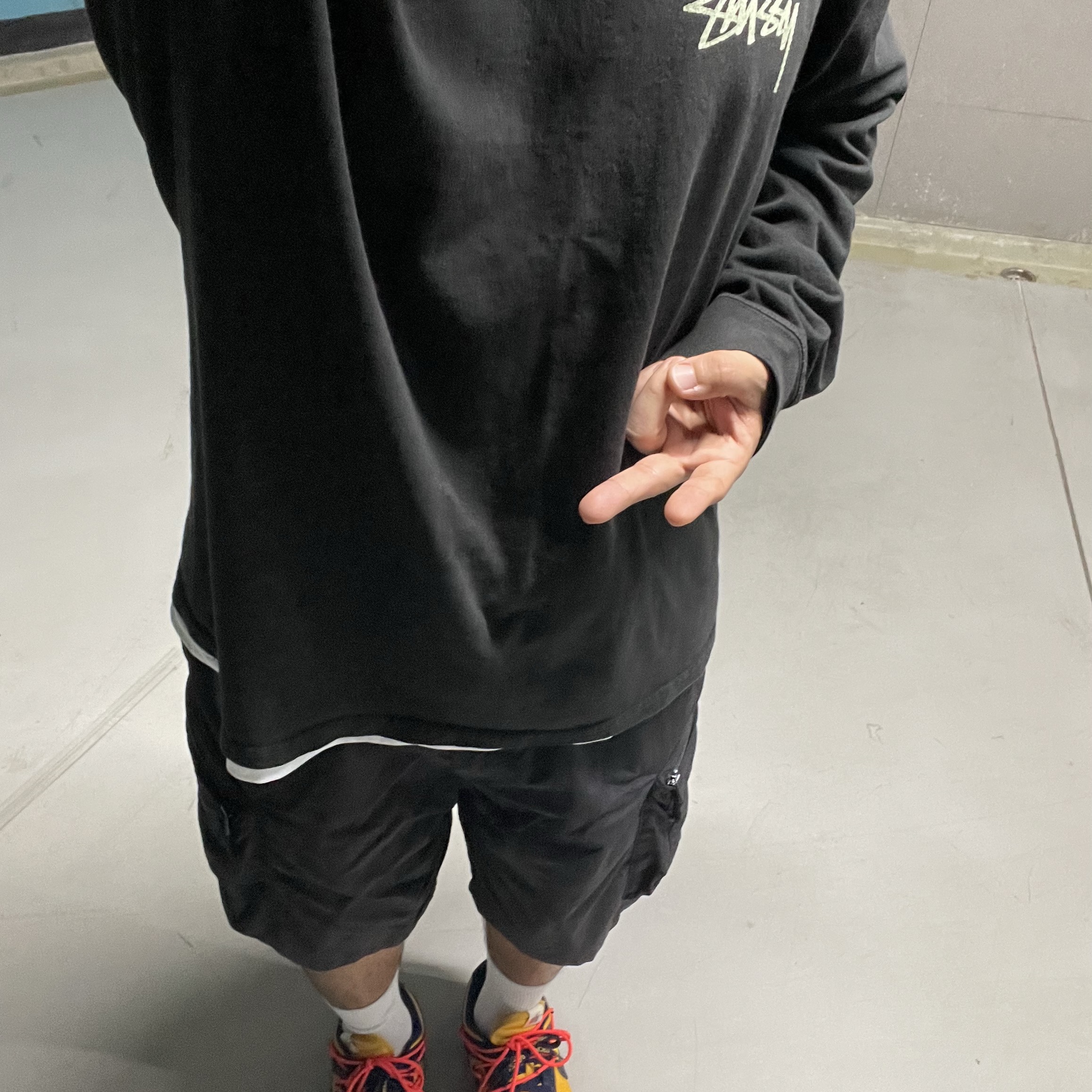 Stussy Skate Posse Pigment Dyed LS T-Shirt Black, Nike x Off-White Dunk Low University Gold Midnight Navy 착용 스타일