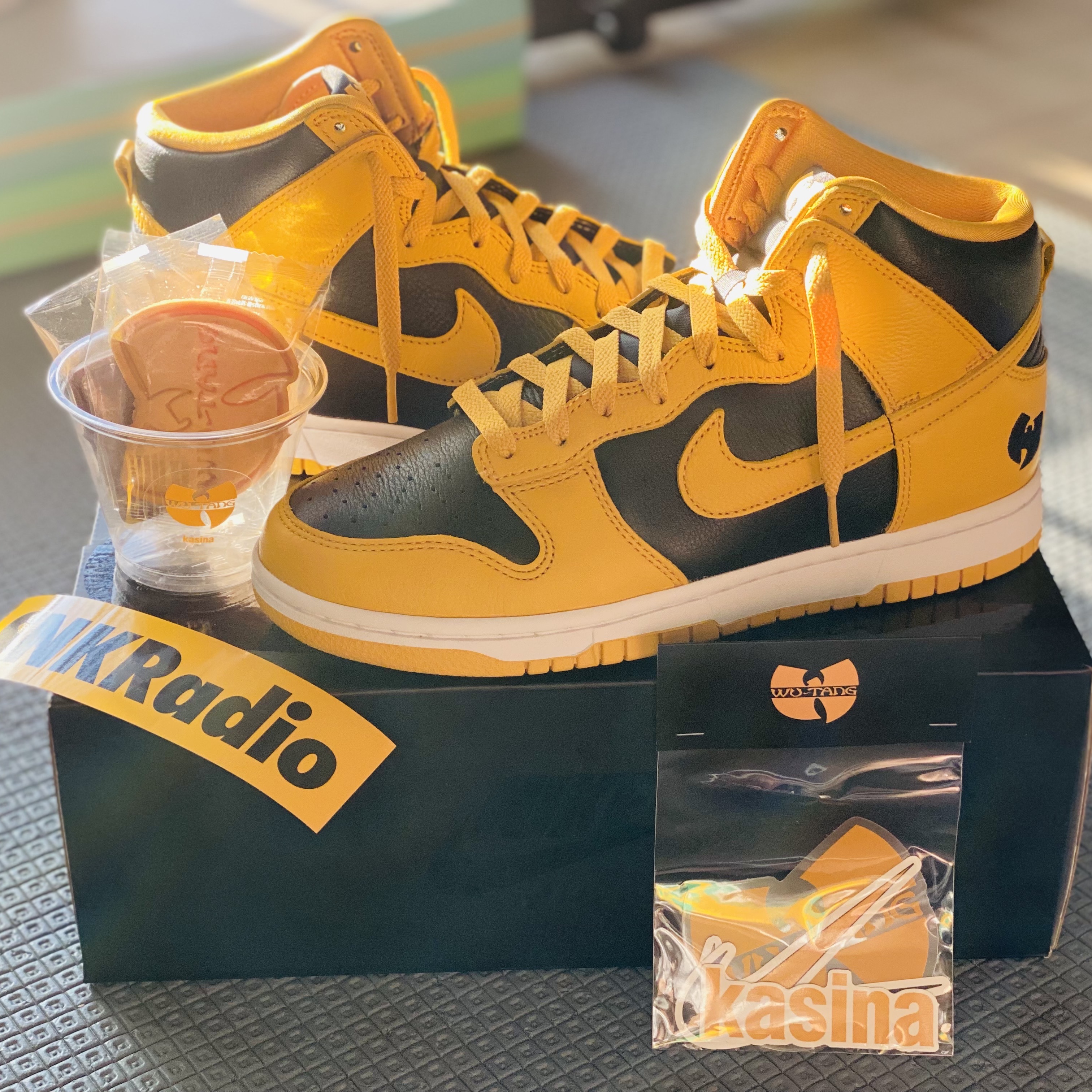 Nike Wu-Tang Clan Dunk High Black and Pollen 착용 스타일 - 1