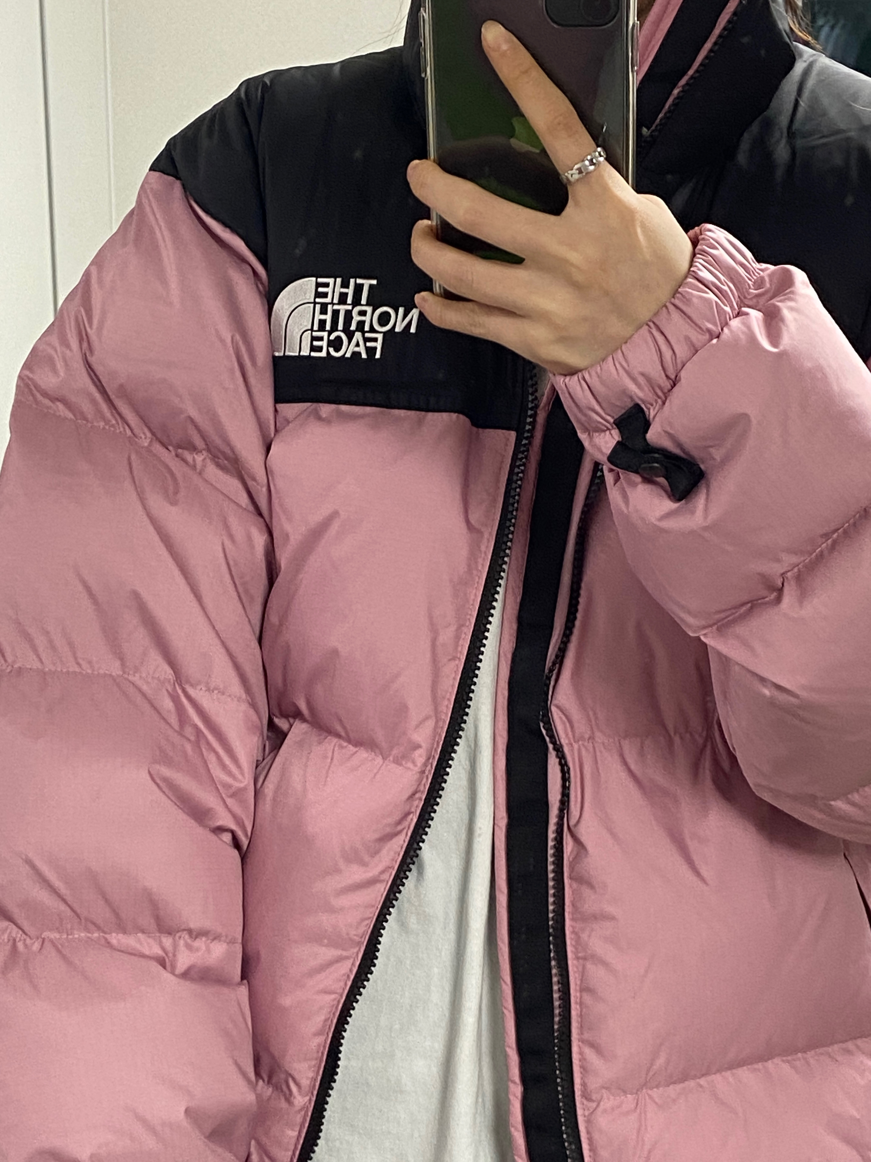 The North Face M 1996 Retro Nuptse Jacket Mauve - 24FW 착용 스타일 - 2