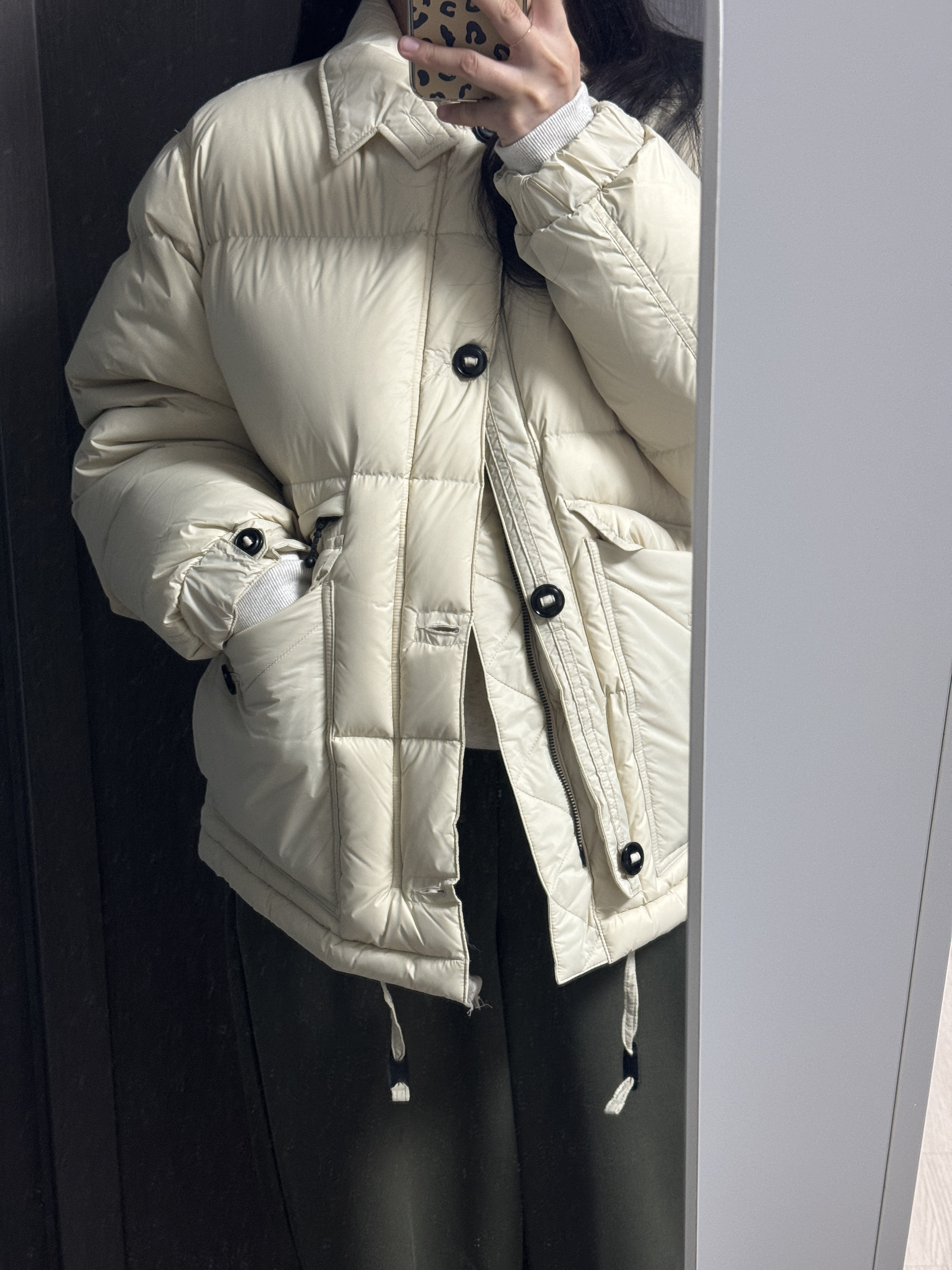 (W) Eastlogue Mk3 Down Jumper Cream, (W) Eastlogue Mk3 Down Jumper Black 착용 스타일