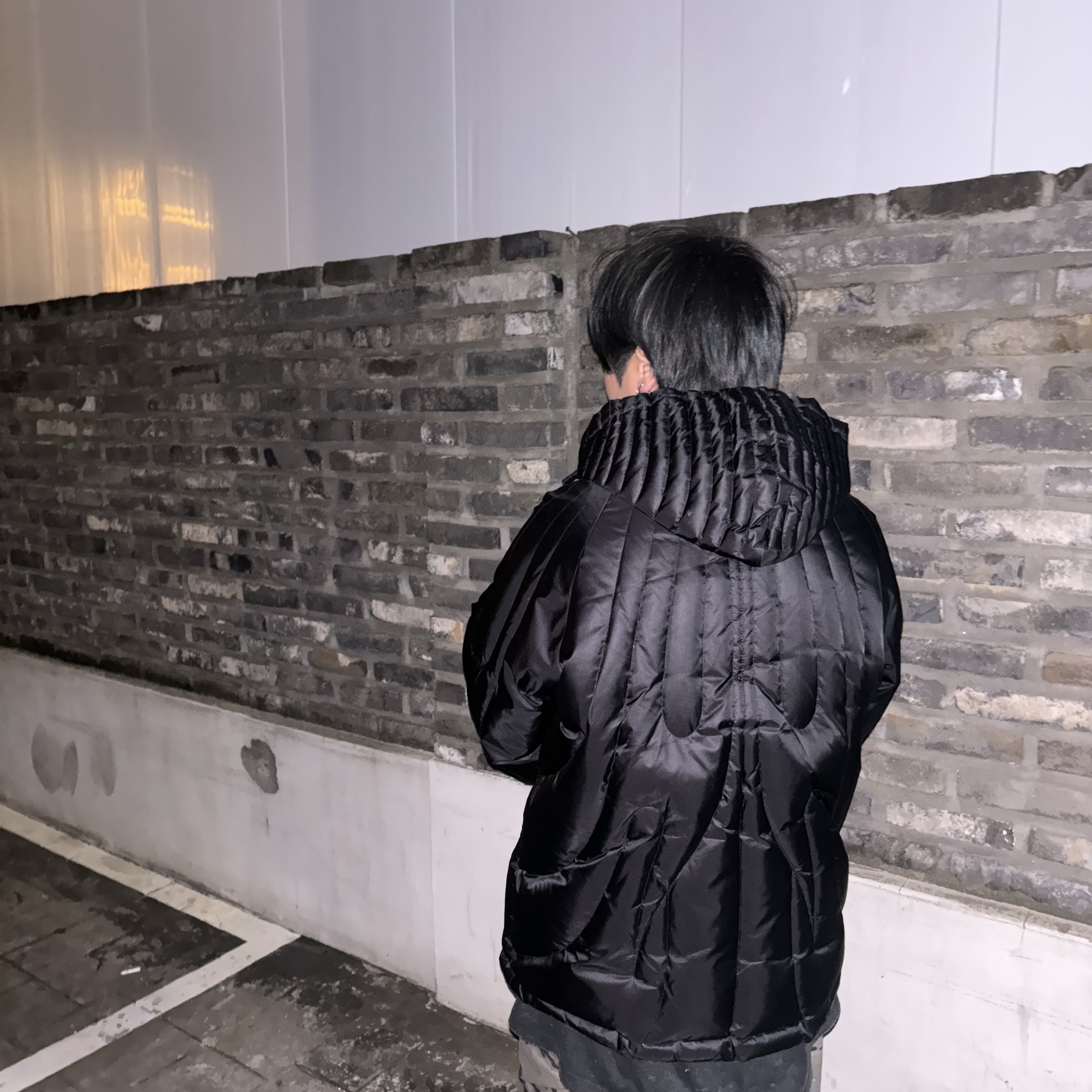 Thug Club Cave Down Jacket Black 착용 스타일 - 4