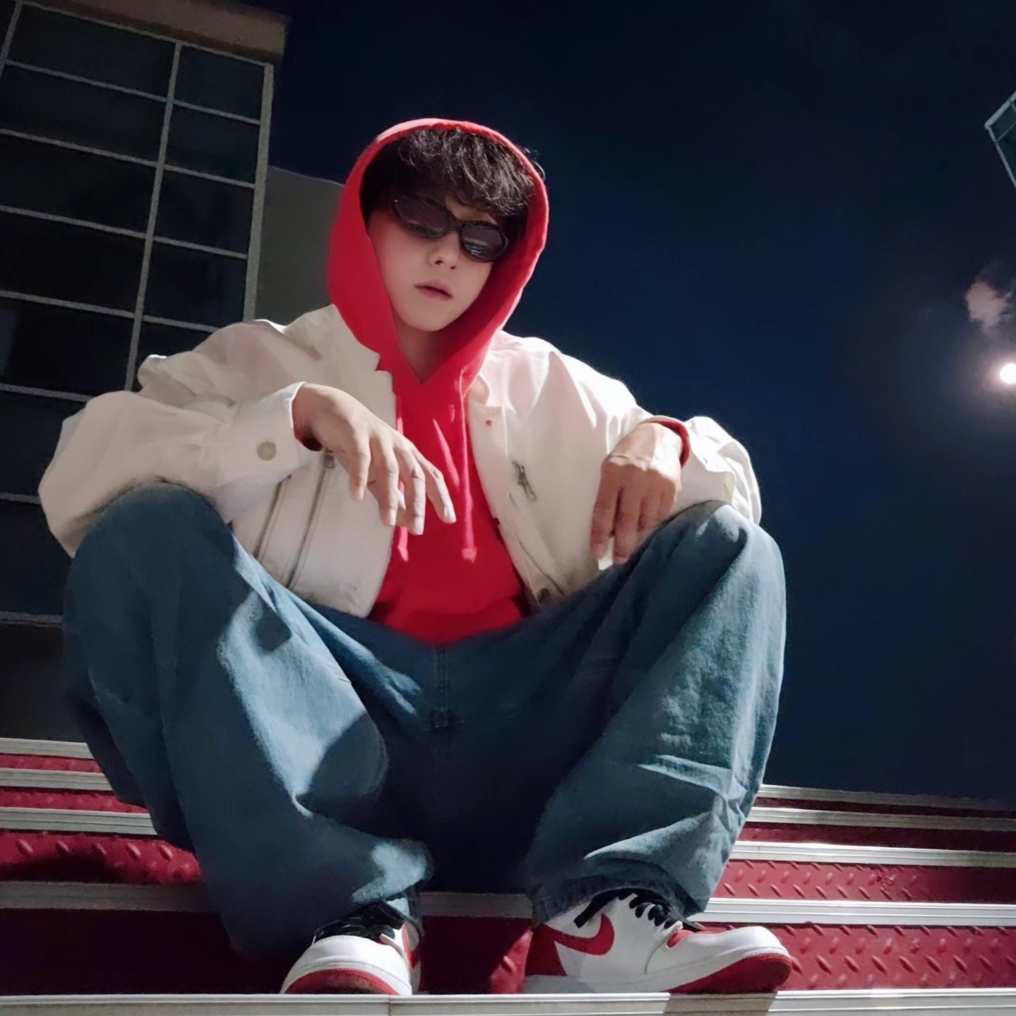 Stussy Beach Roots Hoodie Red, Jordan 1 Retro High OG Heritage 착용 스타일 - 2