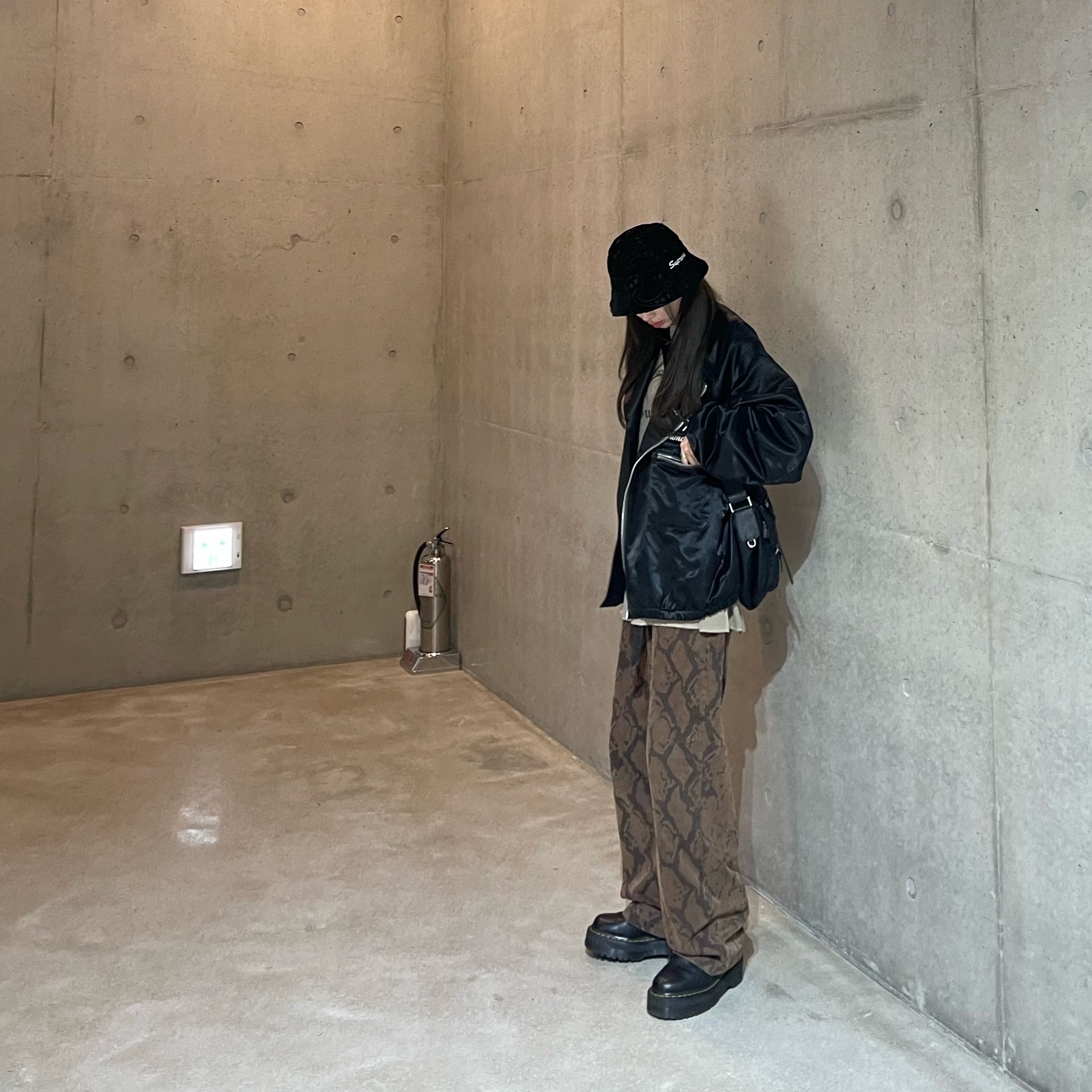 Supreme Velvet Paisley Boonie Black - 23FW, Human Made Racing Jacket Black 착용 스타일 - 6