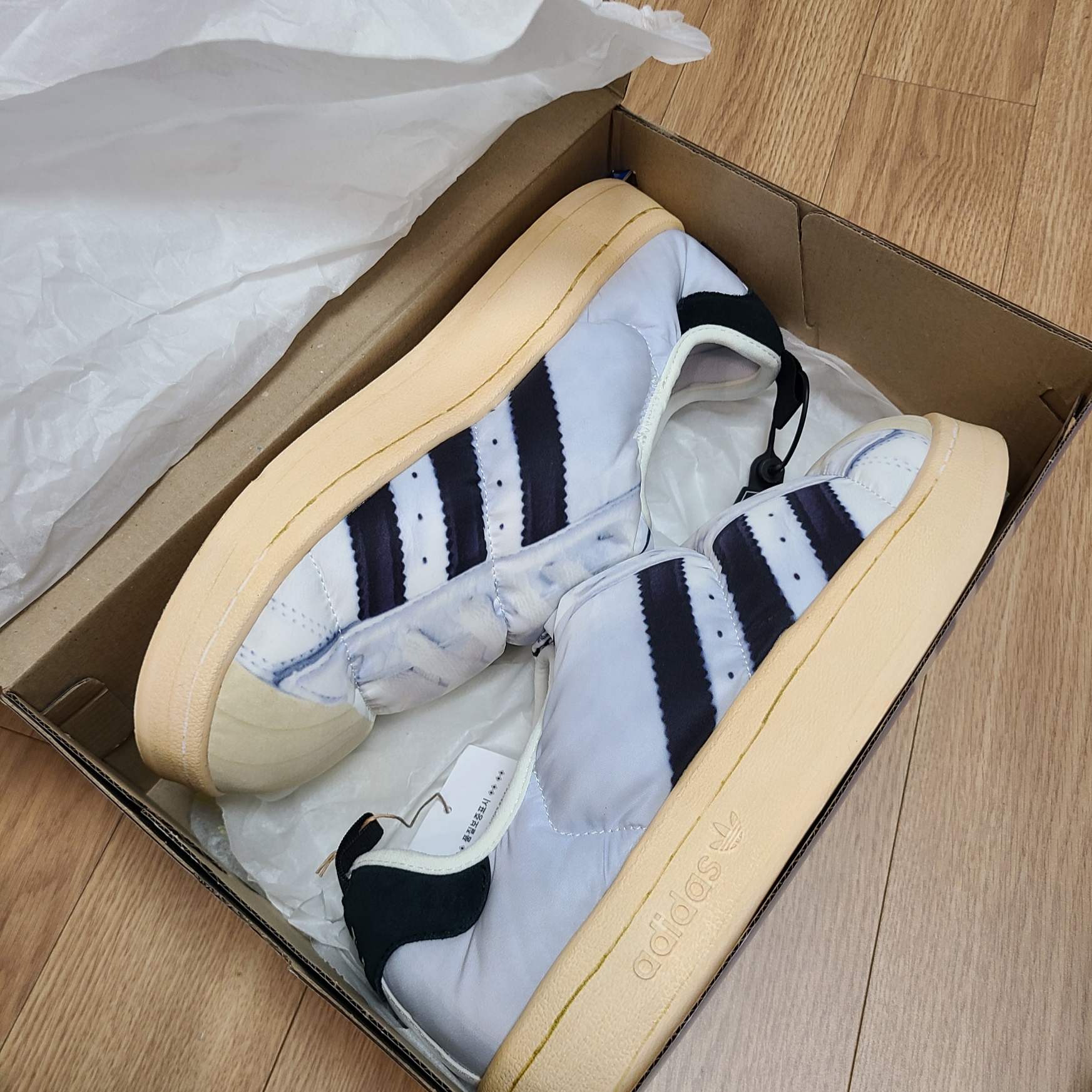 Adidas Puffylette Superstar Cloud White 착용 스타일 - 2