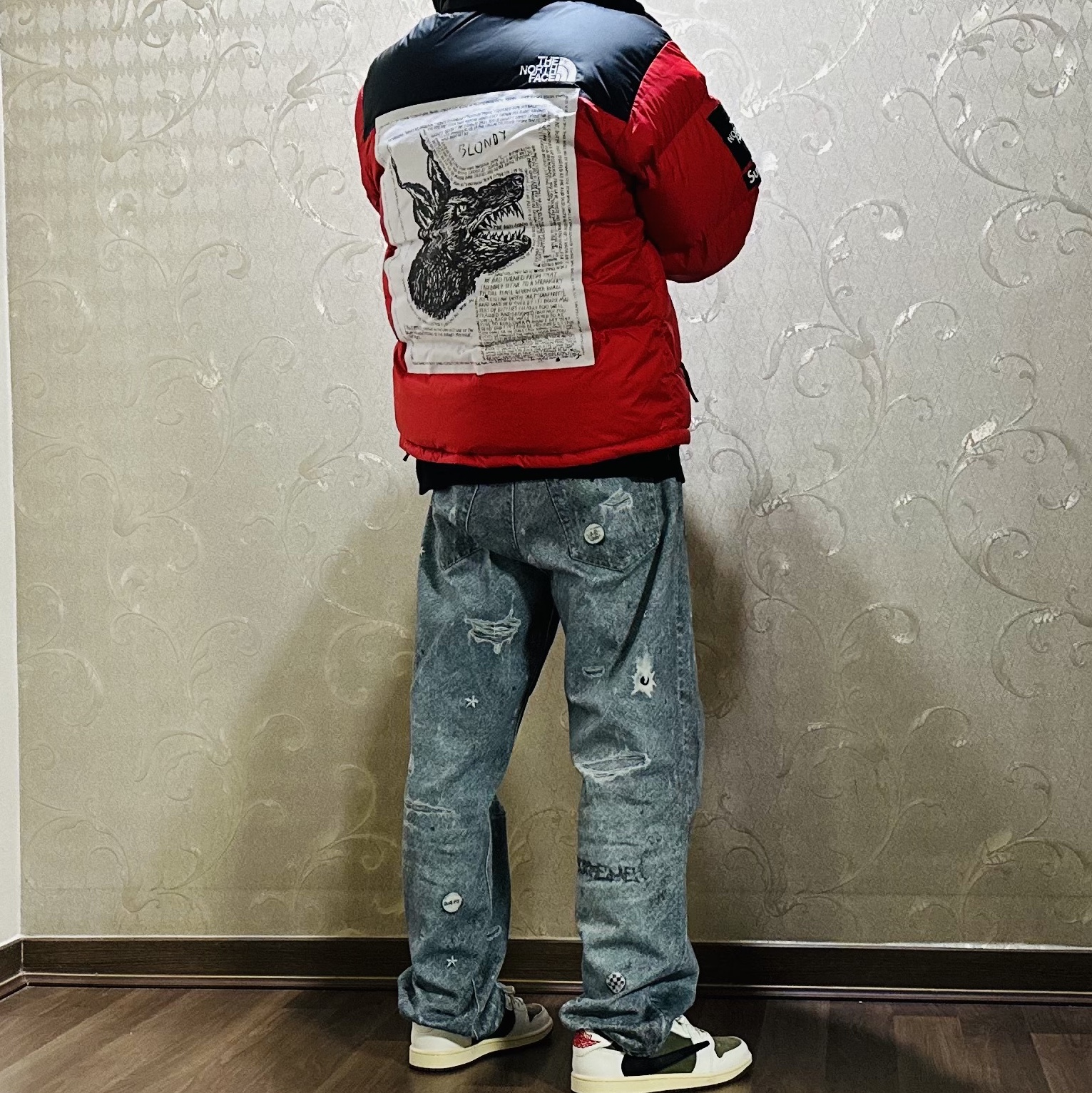 Supreme x The North Face Nuptse Jacket Red - 24FW, Supreme HJR Trompe L'oeil Loose Fit Jean Blue - 24FW 착용 스타일 - 1
