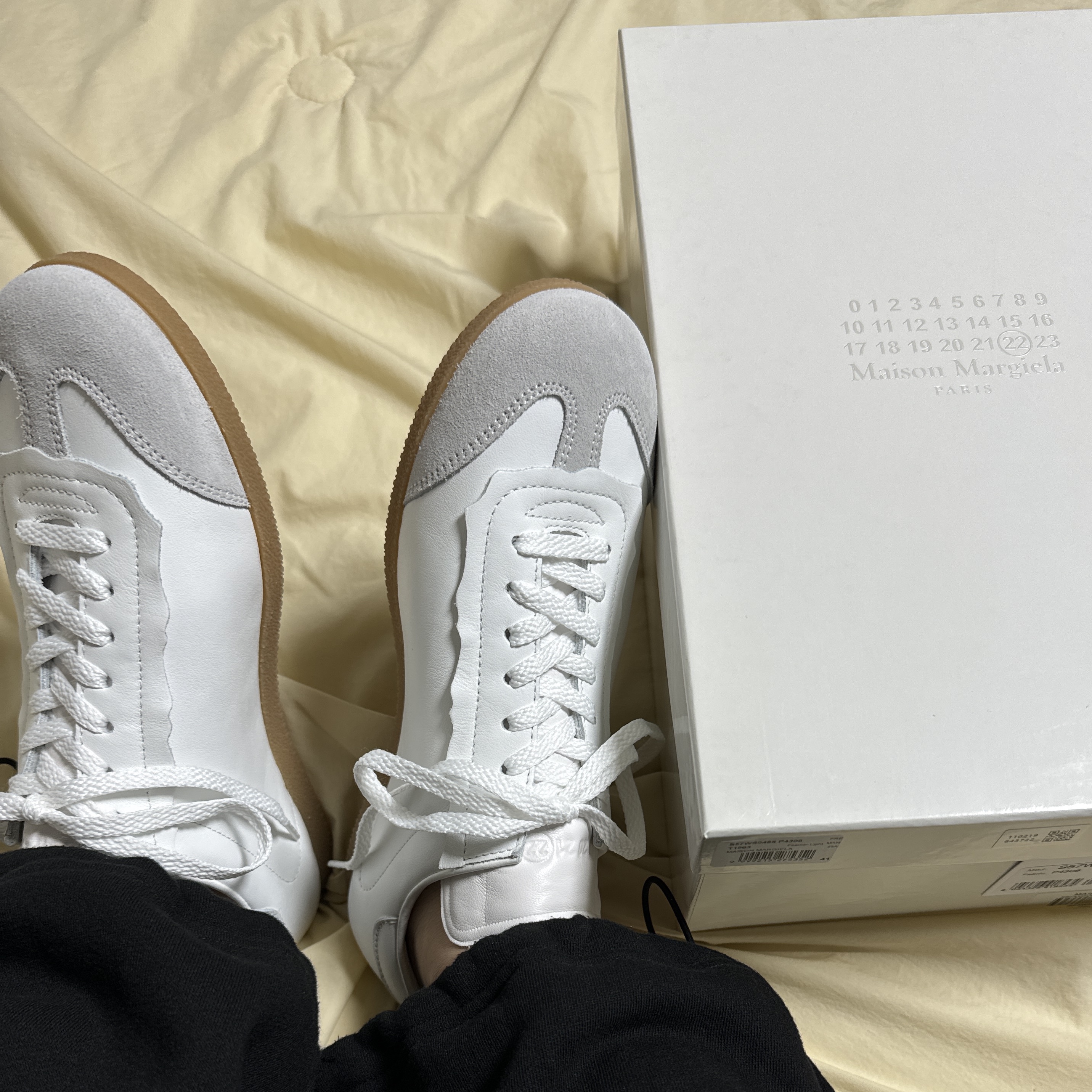 Maison Margiela Featherlight Sneakers White 착용 스타일