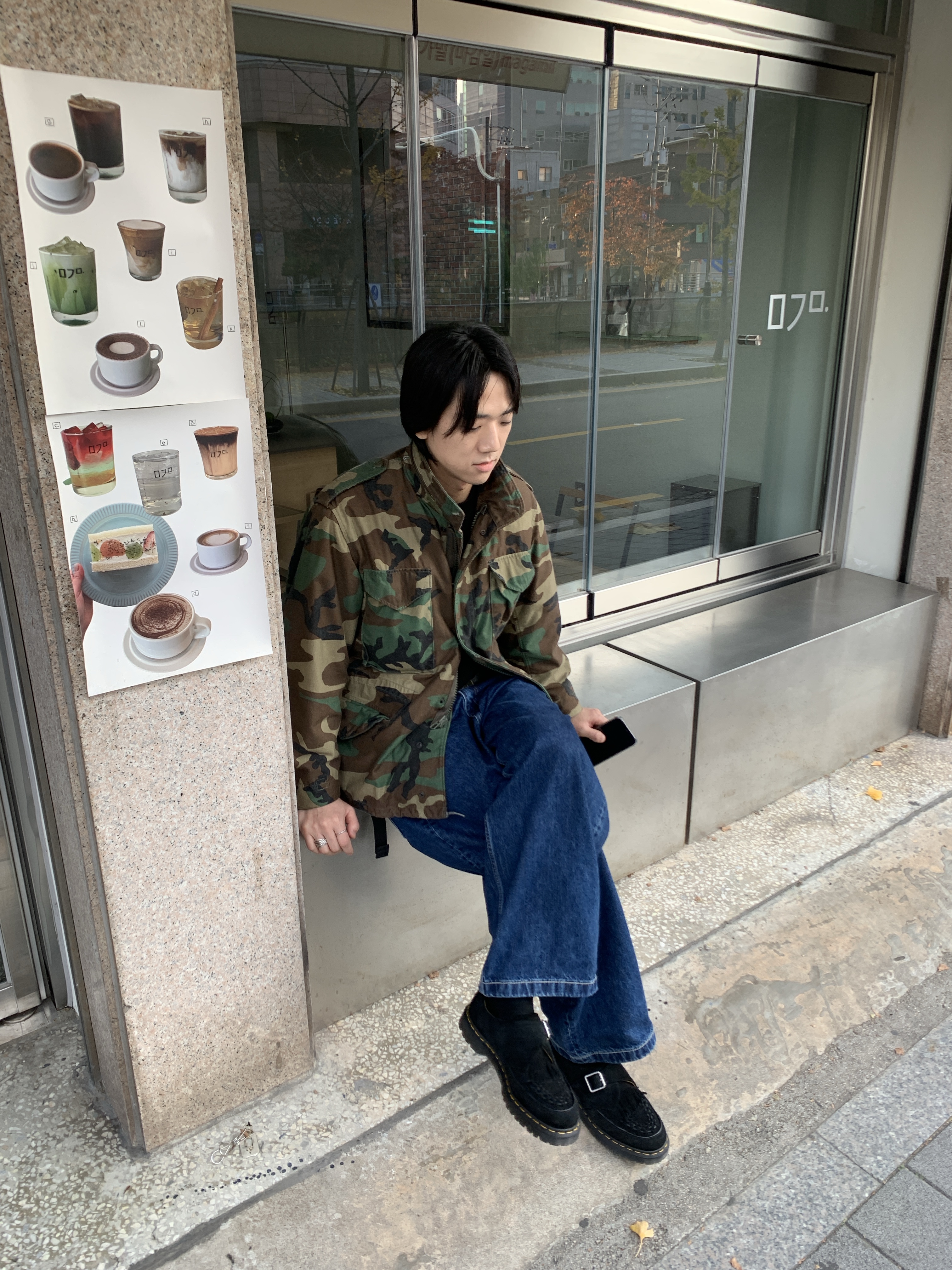 Dr. Martens Ramsey Monk Suede Black 착용 스타일 - 1