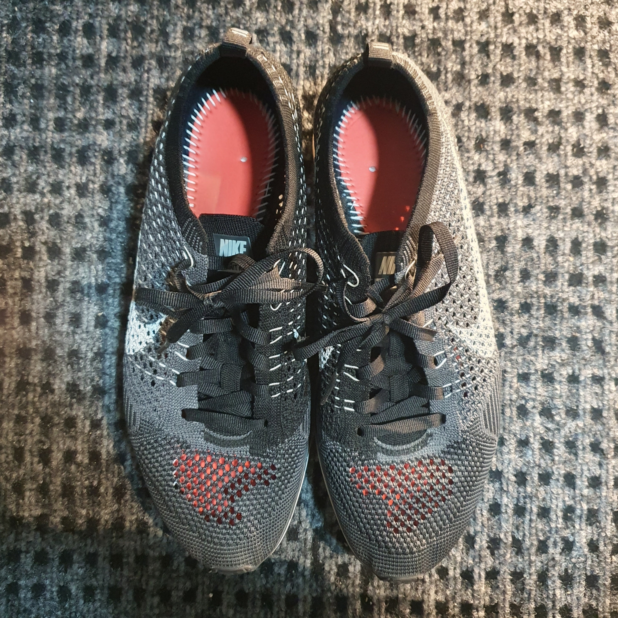 Nike Flyknit Racer Black White 착용 스타일