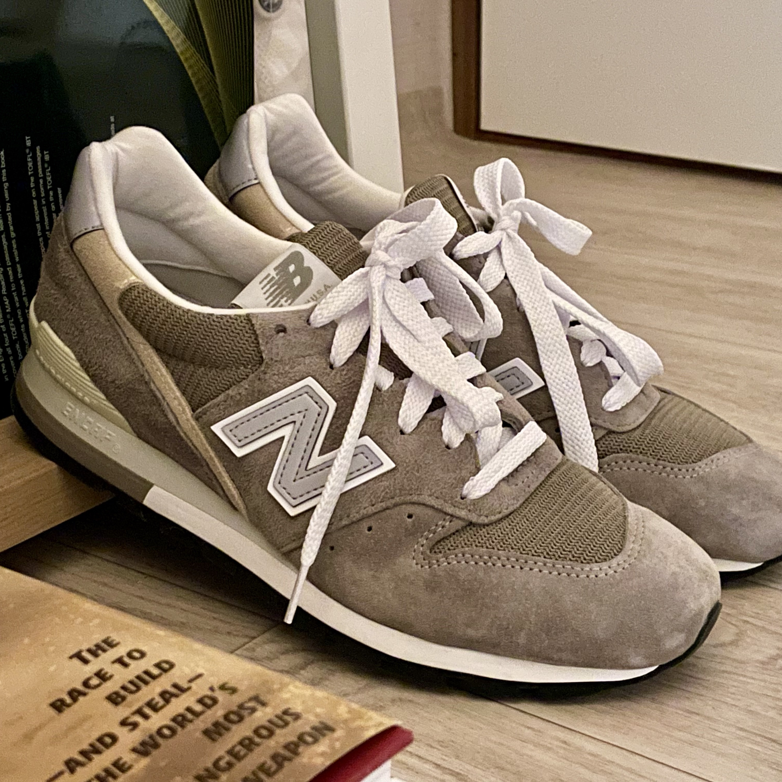 New Balance Made in USA 996 Grey 착용 스타일 - 1