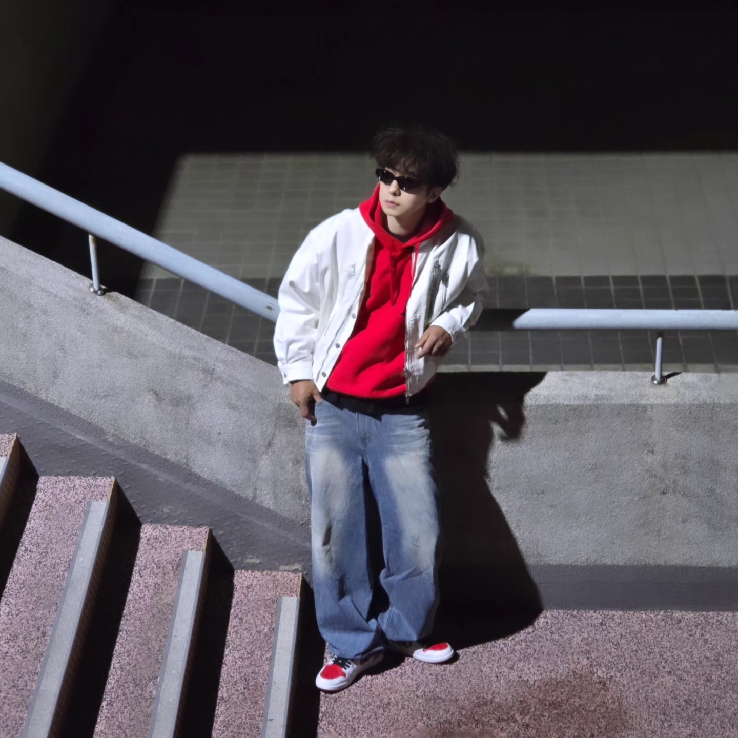 Stussy Beach Roots Hoodie Red, Jordan 1 Retro High OG Heritage 착용 스타일 - 8