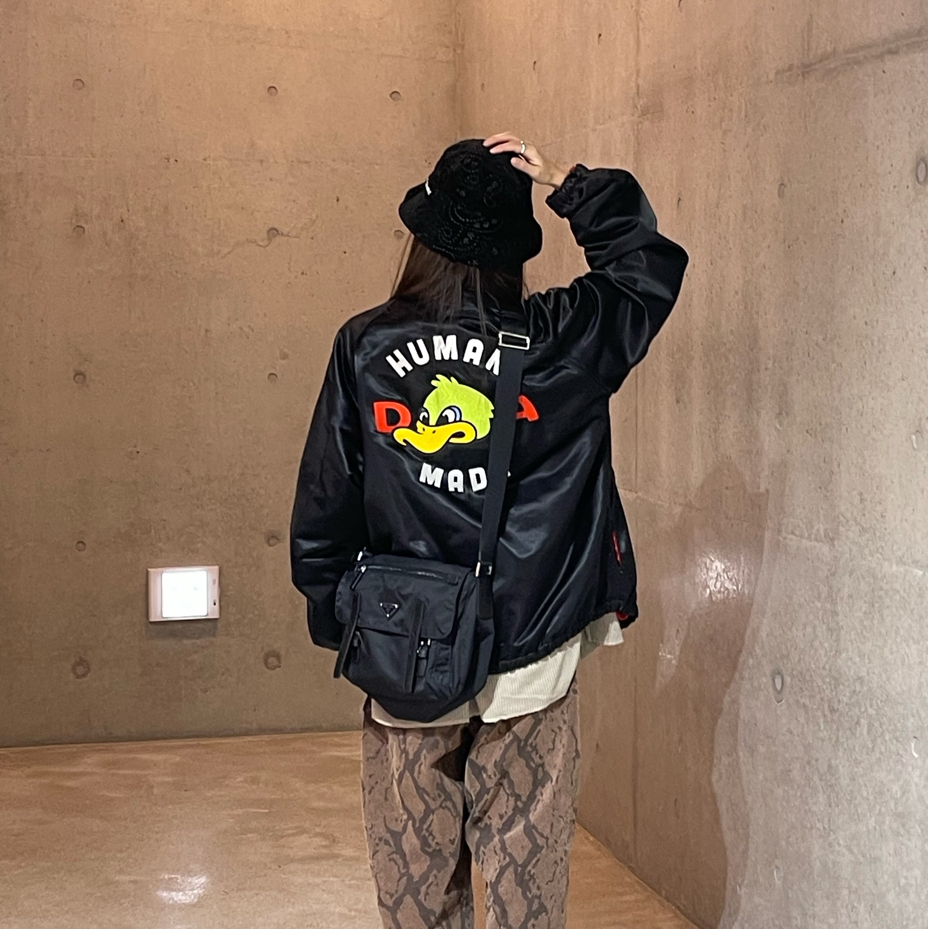 Supreme Velvet Paisley Boonie Black - 23FW, Human Made Racing Jacket Black 착용 스타일 - 3