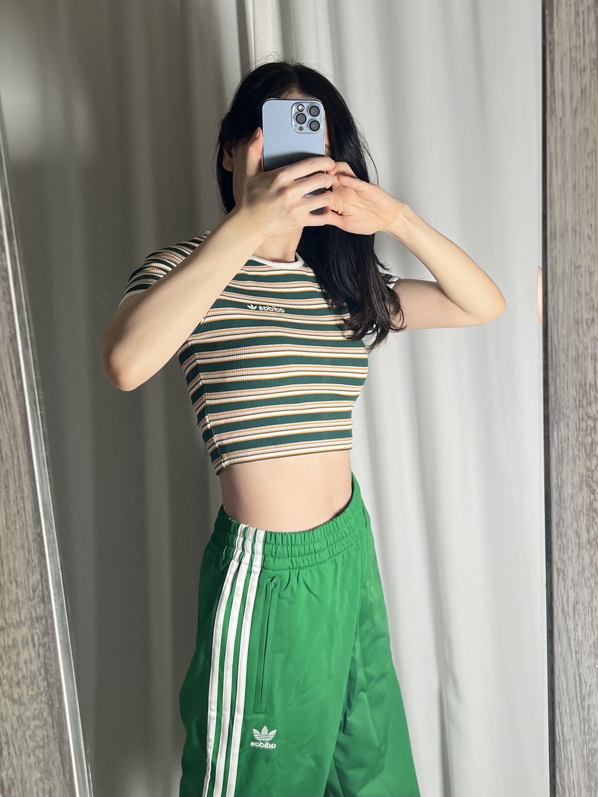 (W) Adidas Originals Firebird Loose Track Pants Black - KR Sizing, Adidas Adicolor Classics Firebird Track Pants Green - US Sizing 착용 스타일 - 2