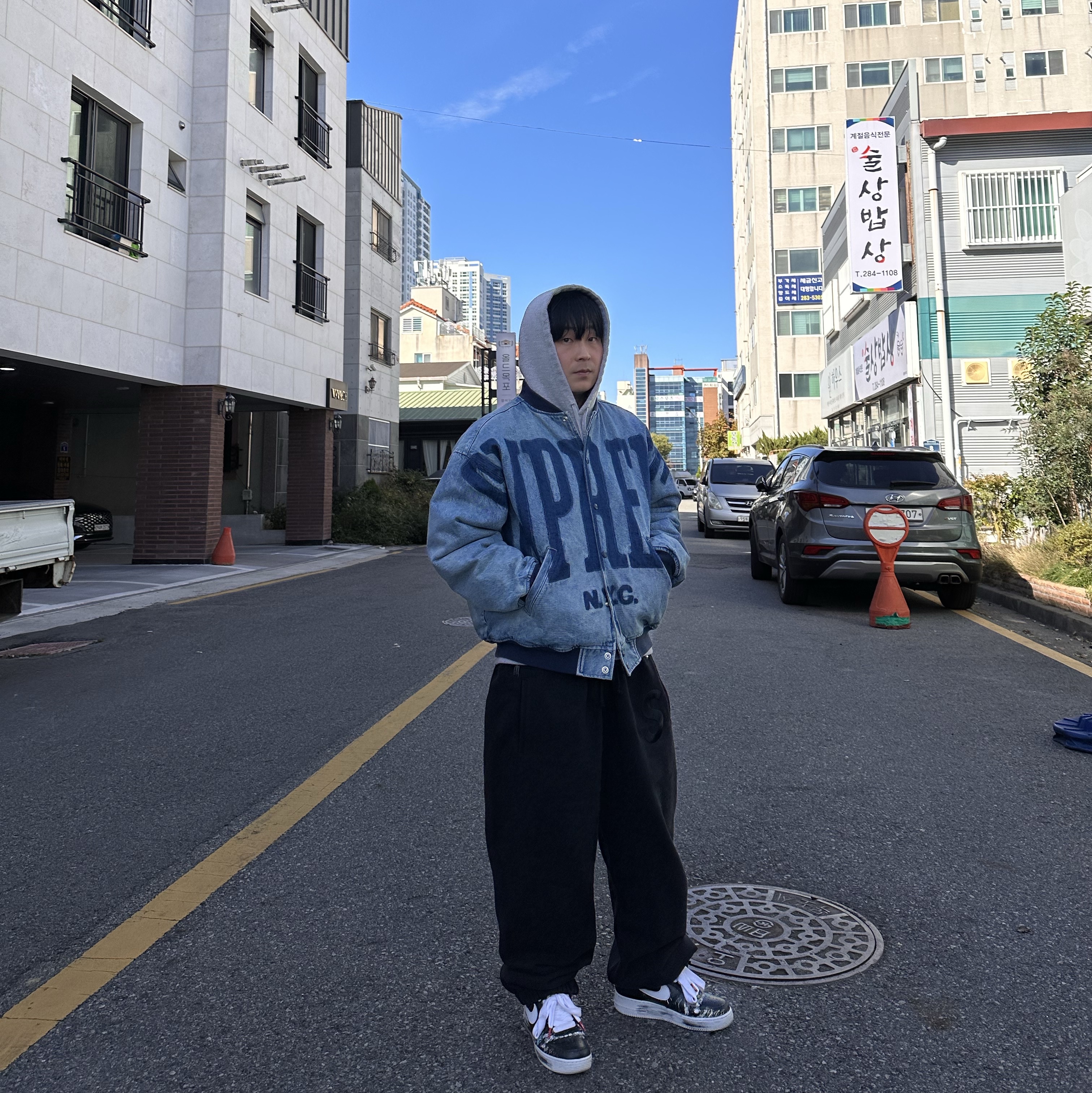 Supreme Inside Out Box Logo Hooded Sweatshirt Heather Grey - 23SS, Supreme Washed Knockout Denim Varsity Jacket Washed Blue - 23SS 착용 스타일 - 1