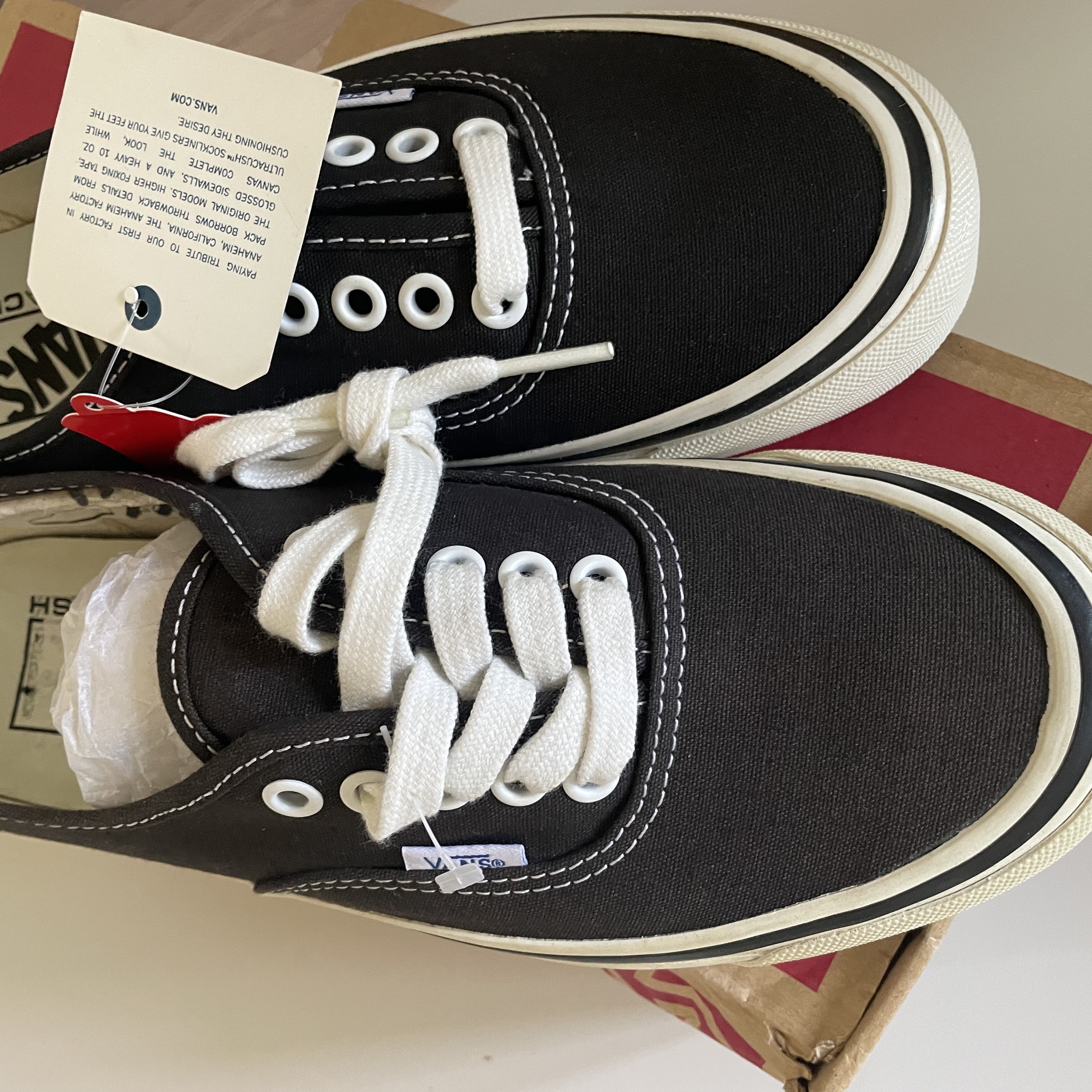 Vans Authentic 44 DX Anaheim Factory Black 착용 스타일
