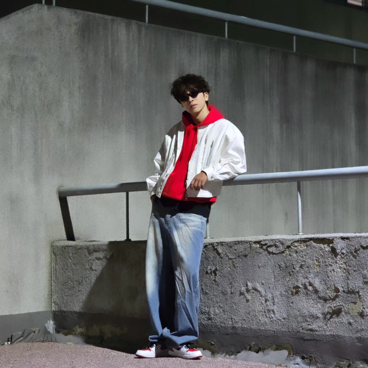 Stussy Beach Roots Hoodie Red, Jordan 1 Retro High OG Heritage 착용 스타일 - 4