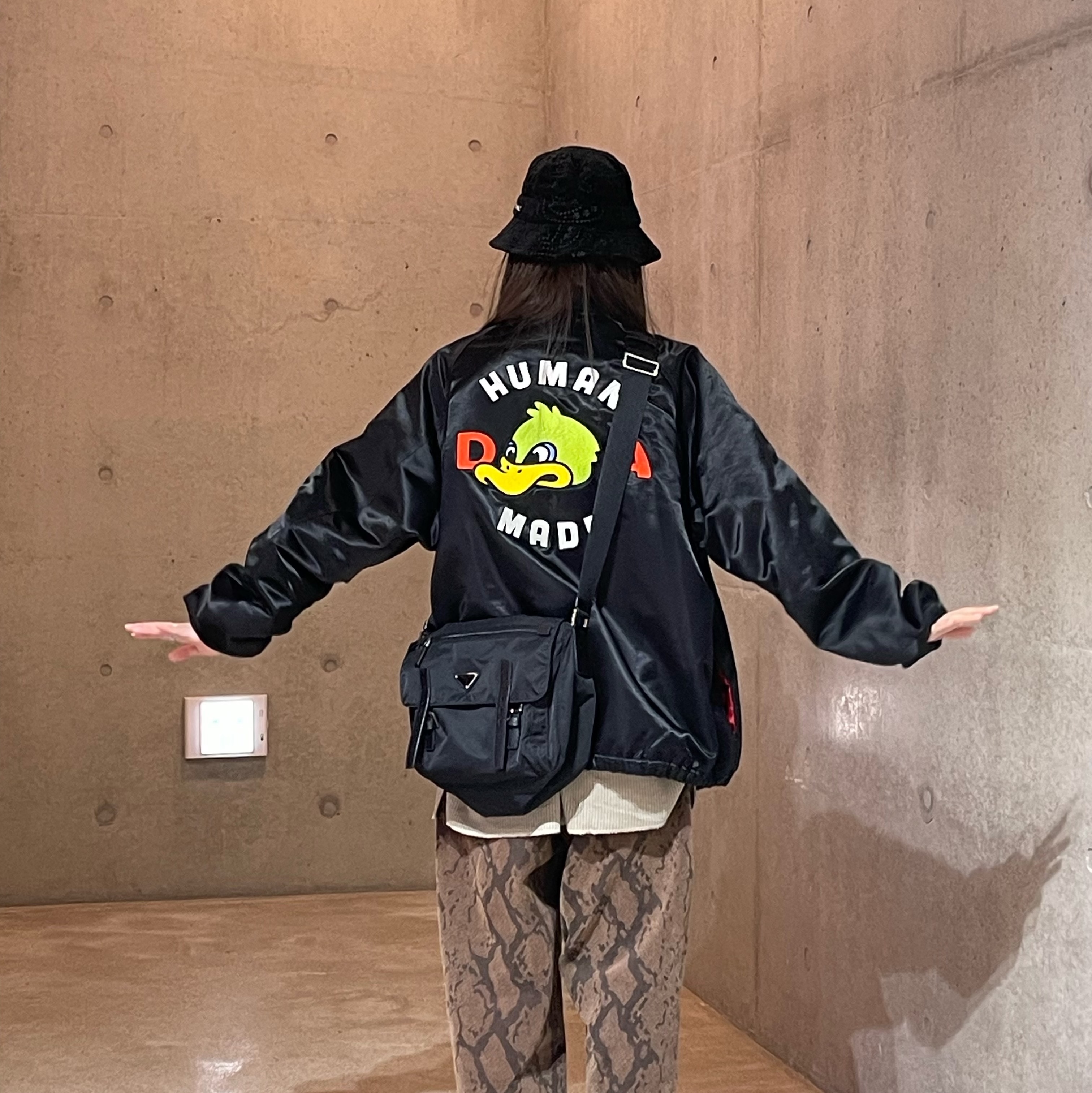 Supreme Velvet Paisley Boonie Black - 23FW, Human Made Racing Jacket Black 착용 스타일 - 5