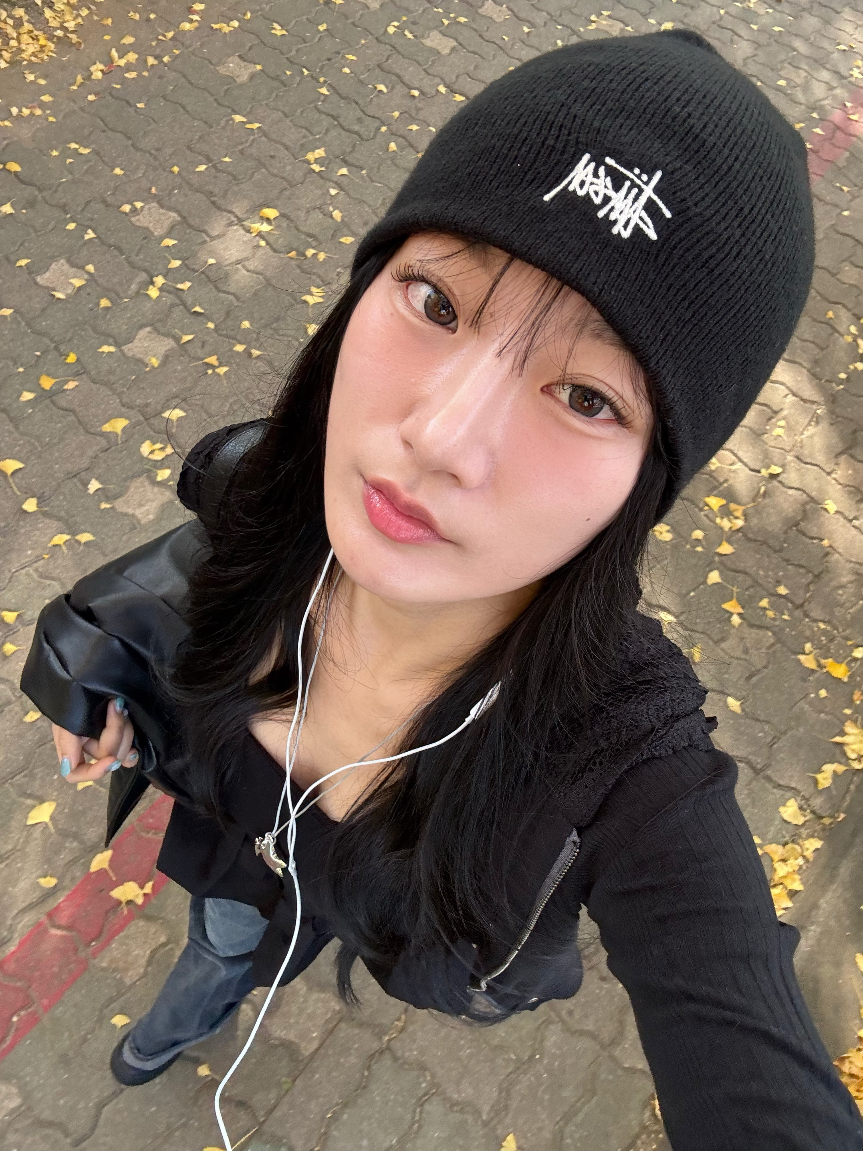 Stussy Basic Skullcap Beanie Black 착용 스타일 - 4