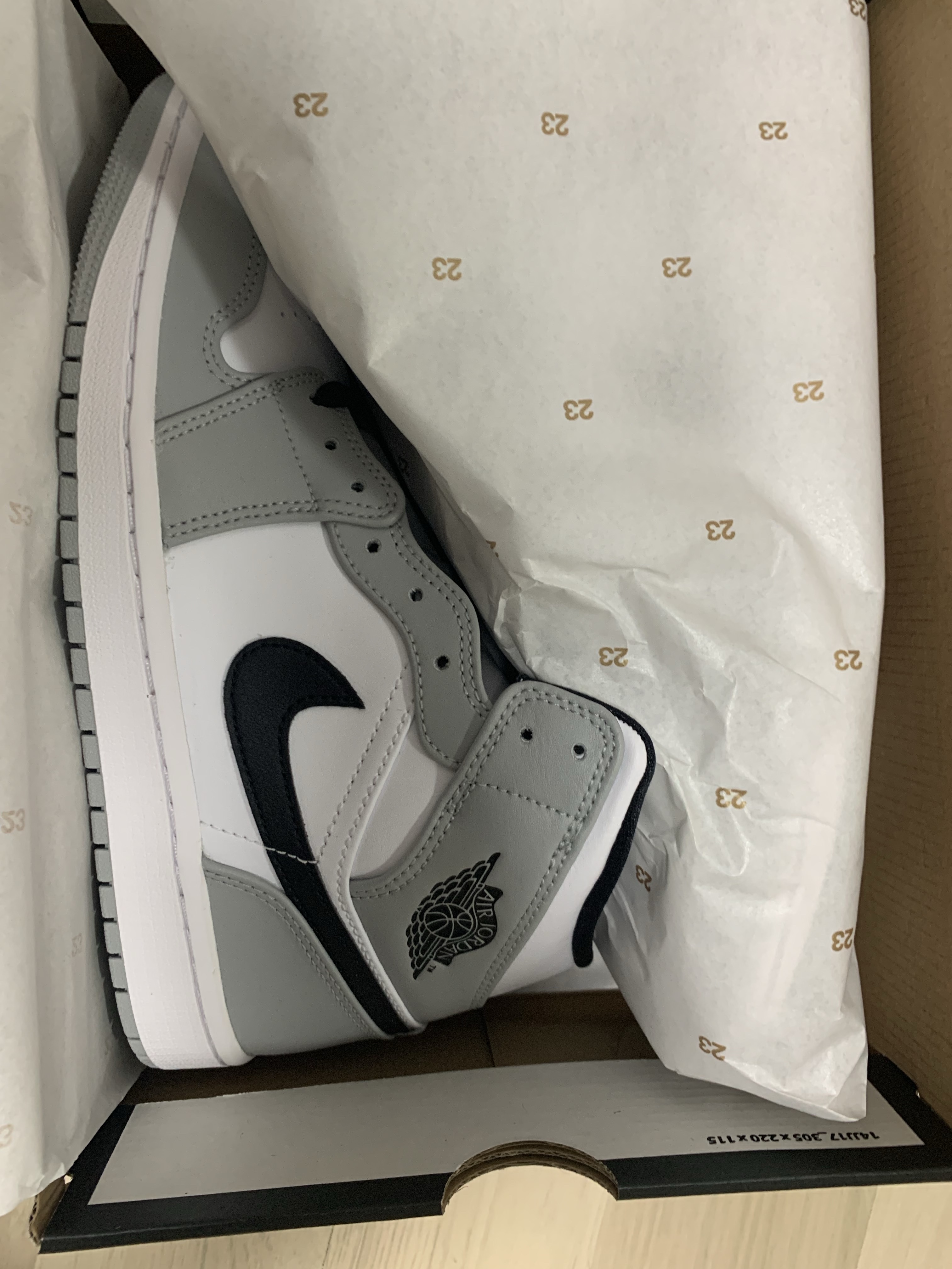 Jordan 1 Mid Light Smoke Grey 착용 스타일