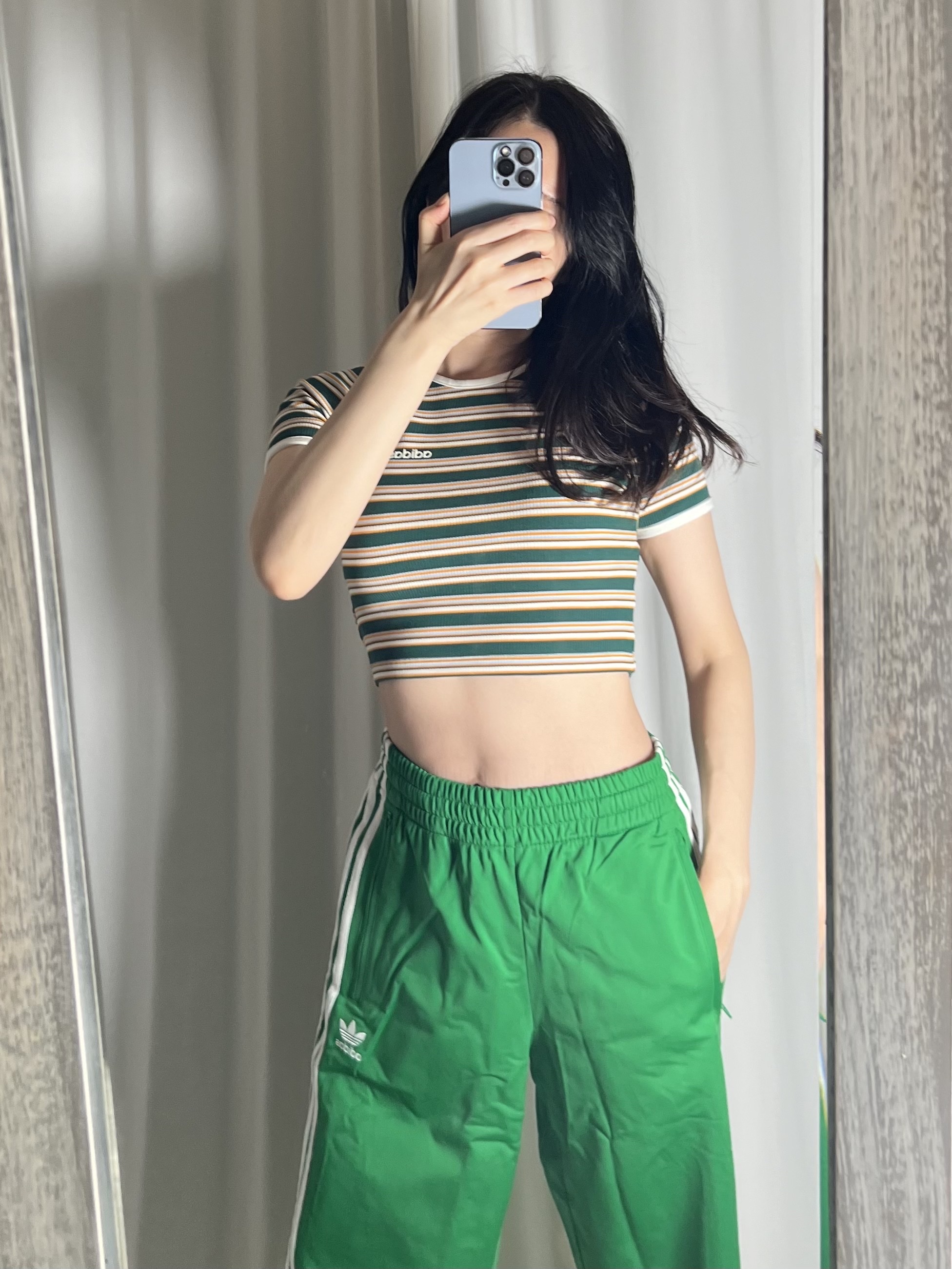 (W) Adidas Originals Firebird Loose Track Pants Black - KR Sizing, Adidas Adicolor Classics Firebird Track Pants Green - US Sizing 착용 스타일 - 1