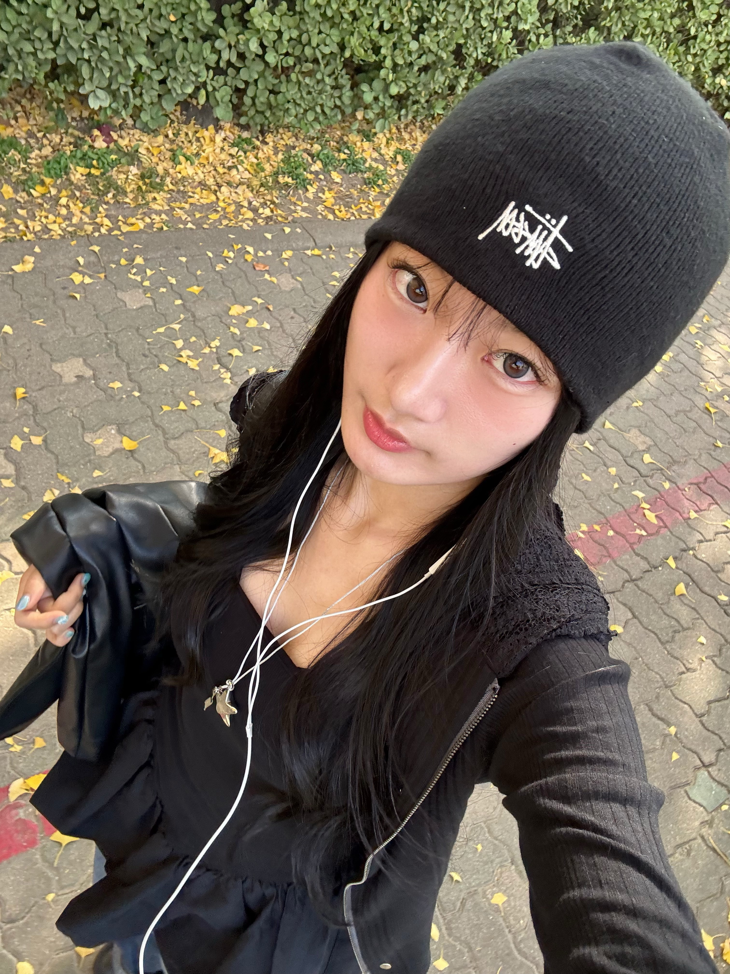 Stussy Basic Skullcap Beanie Black 착용 스타일 - 2