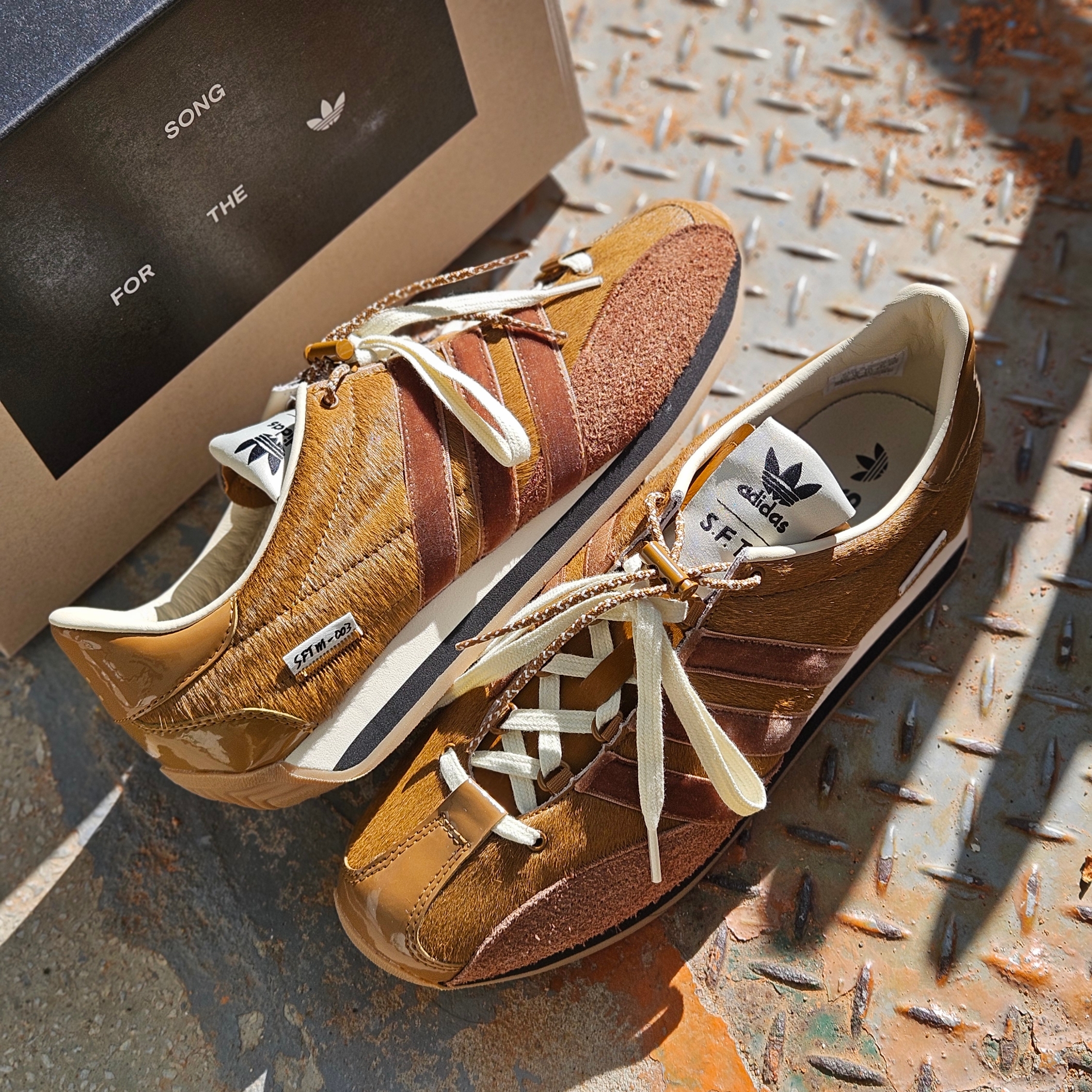 Adidas x Song for the Mute Country OG Bronze Strata Wild Brown 착용 스타일 - 1