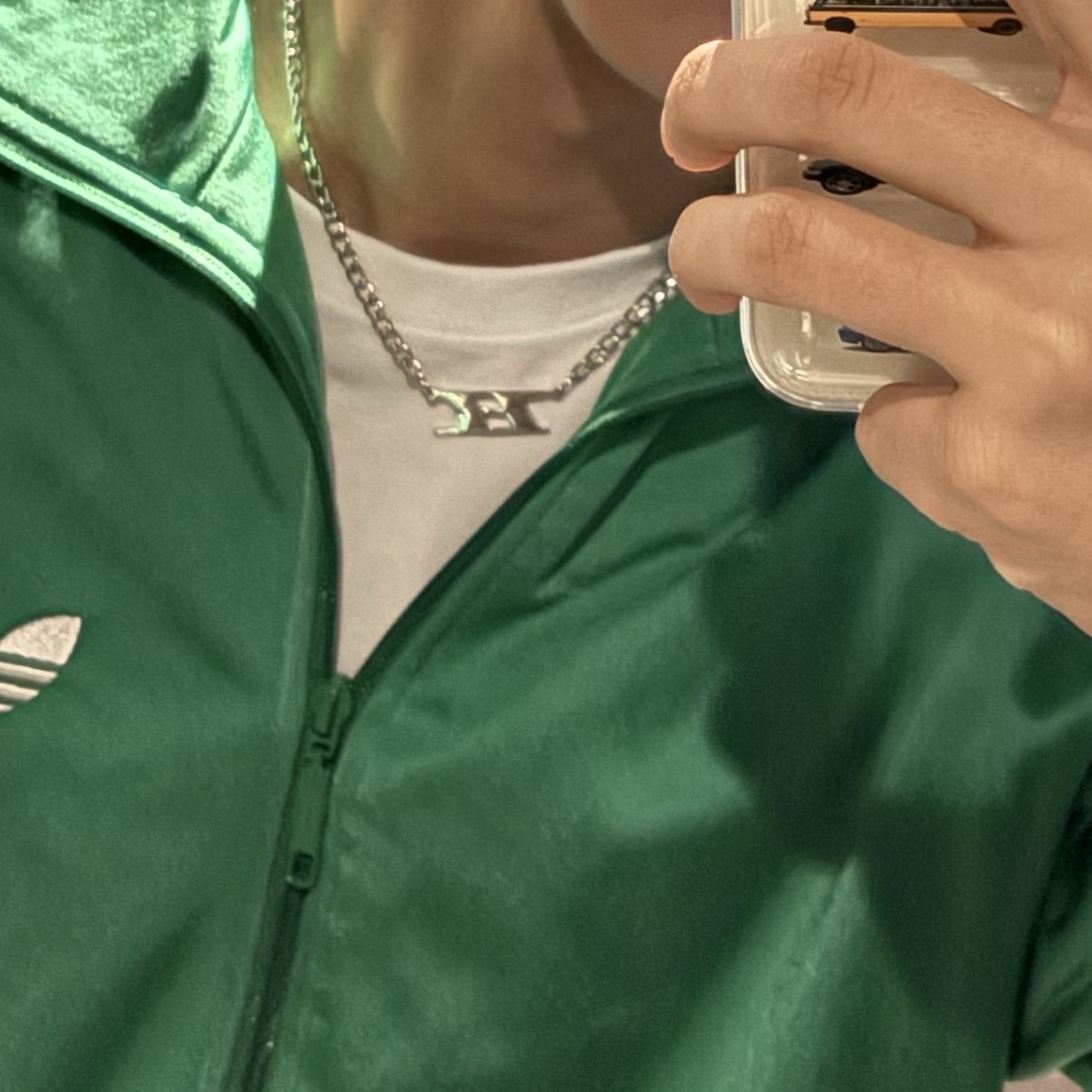 BORN TO WIN Surgical Bold B Necklace Silver 착용 스타일