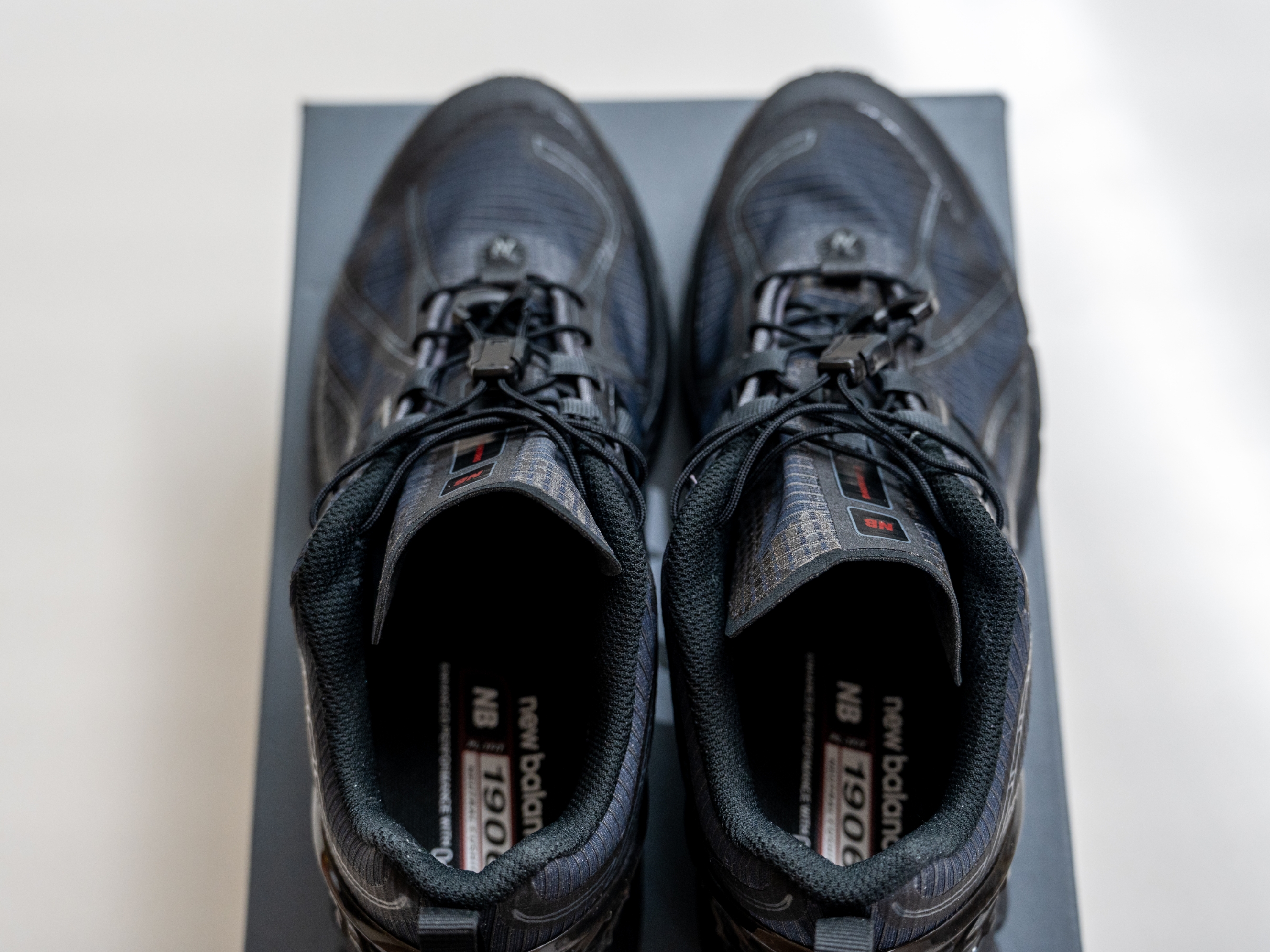 New Balance 1906R Black Magnet 착용 스타일 - 3