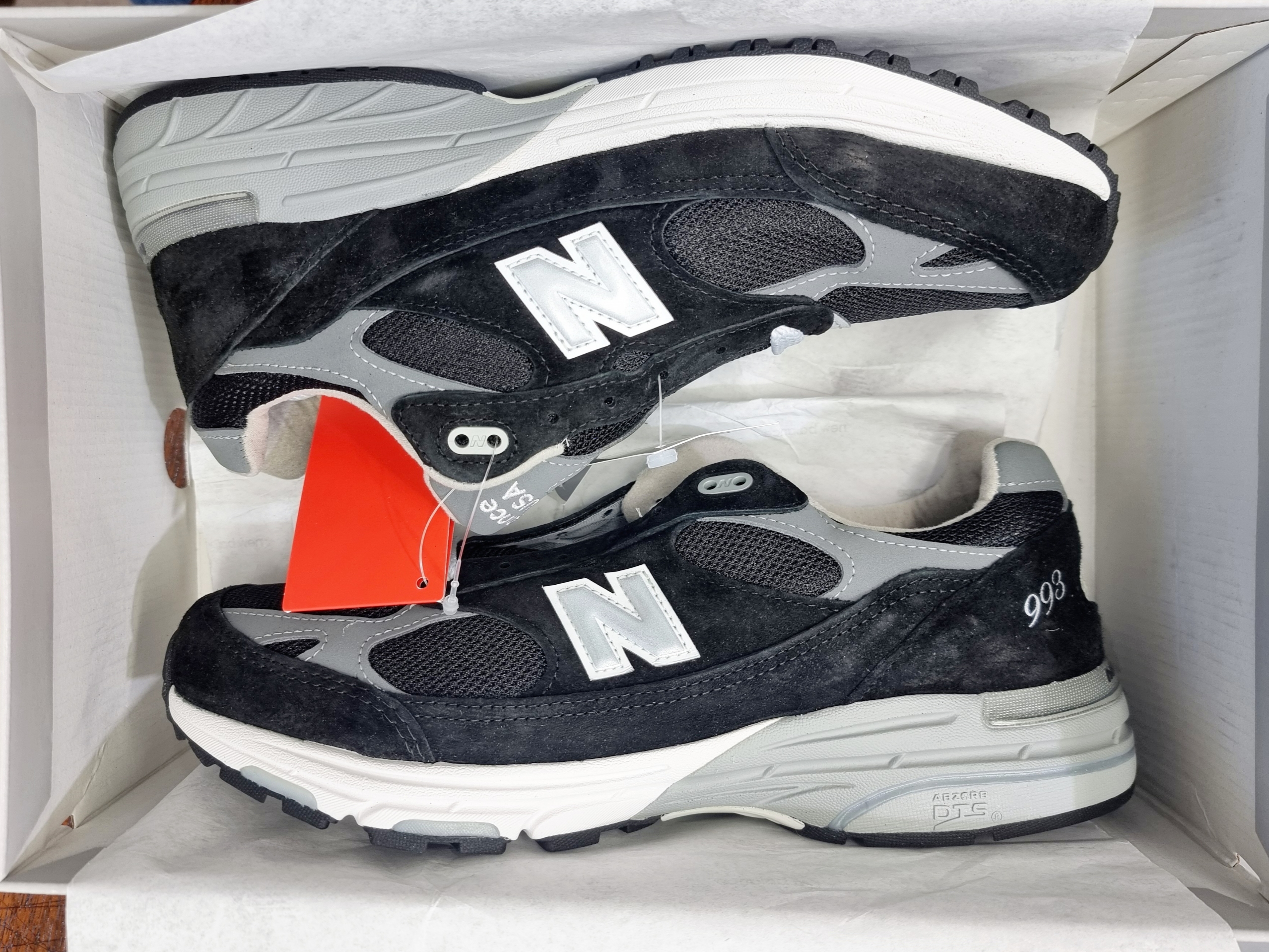 New Balance 993 Made in USA Black - D Standard 착용 스타일 - 3