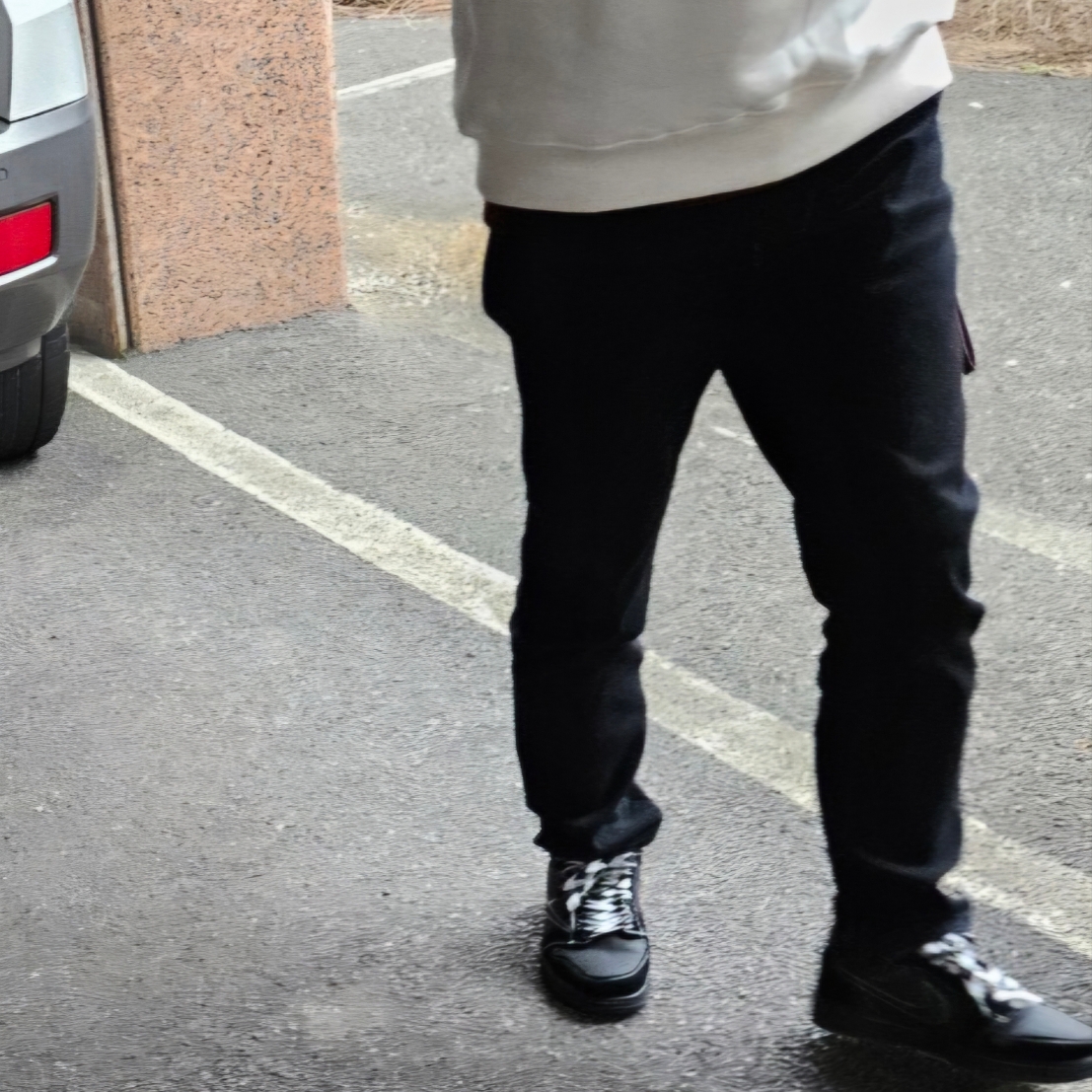 Jordan 1 x Travis Scott Retro Low OG SP Black Phantom 착용 스타일 - 2