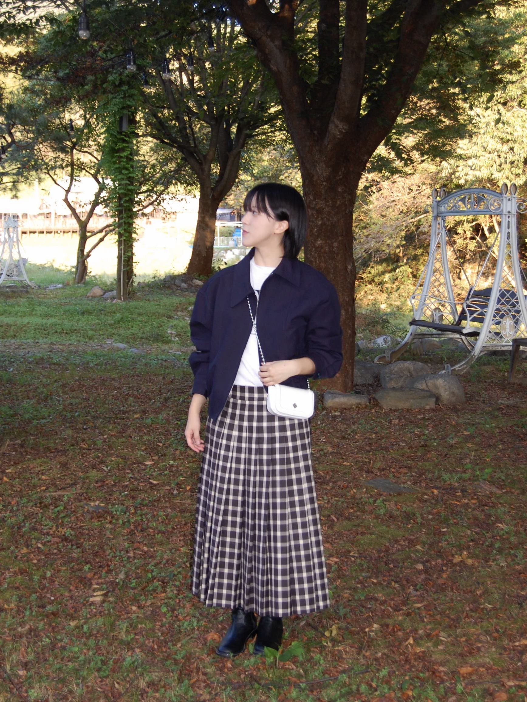 Heeari Women Poppy Chain Mini Bag Ivory 착용 스타일