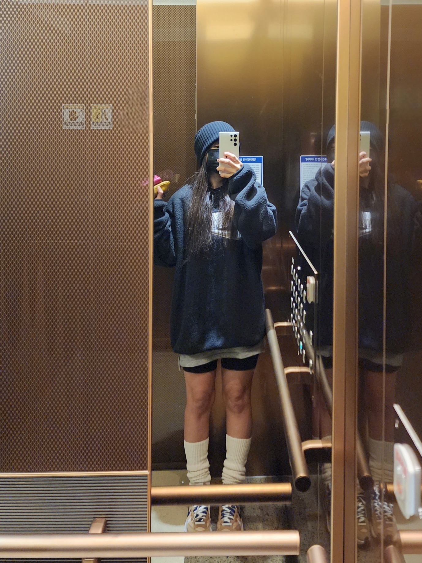 Nike NSW Essential+ Fleece Crewneck Black - Asia, Nike x Sacai VaporWaffle Sesame and Blue Void 착용 스타일