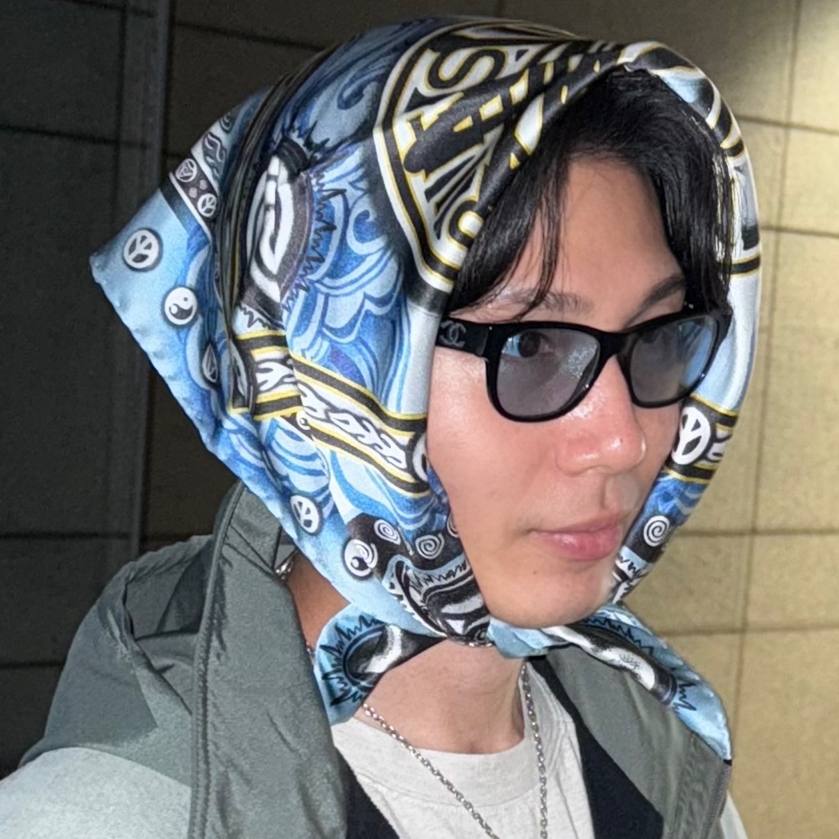 Stussy x Dries Van Noten Bandana Light Blue 착용 스타일 - 1