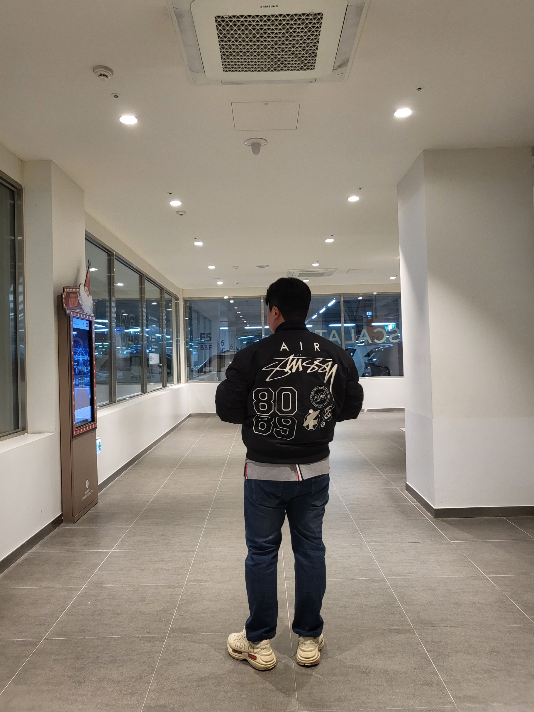 Thom Browne Loopback Center Back Stripe Crewneck Pullover Knit Light Grey, Nike x Stussy Reversible Jacket Black (FJ9153-010) 착용 스타일