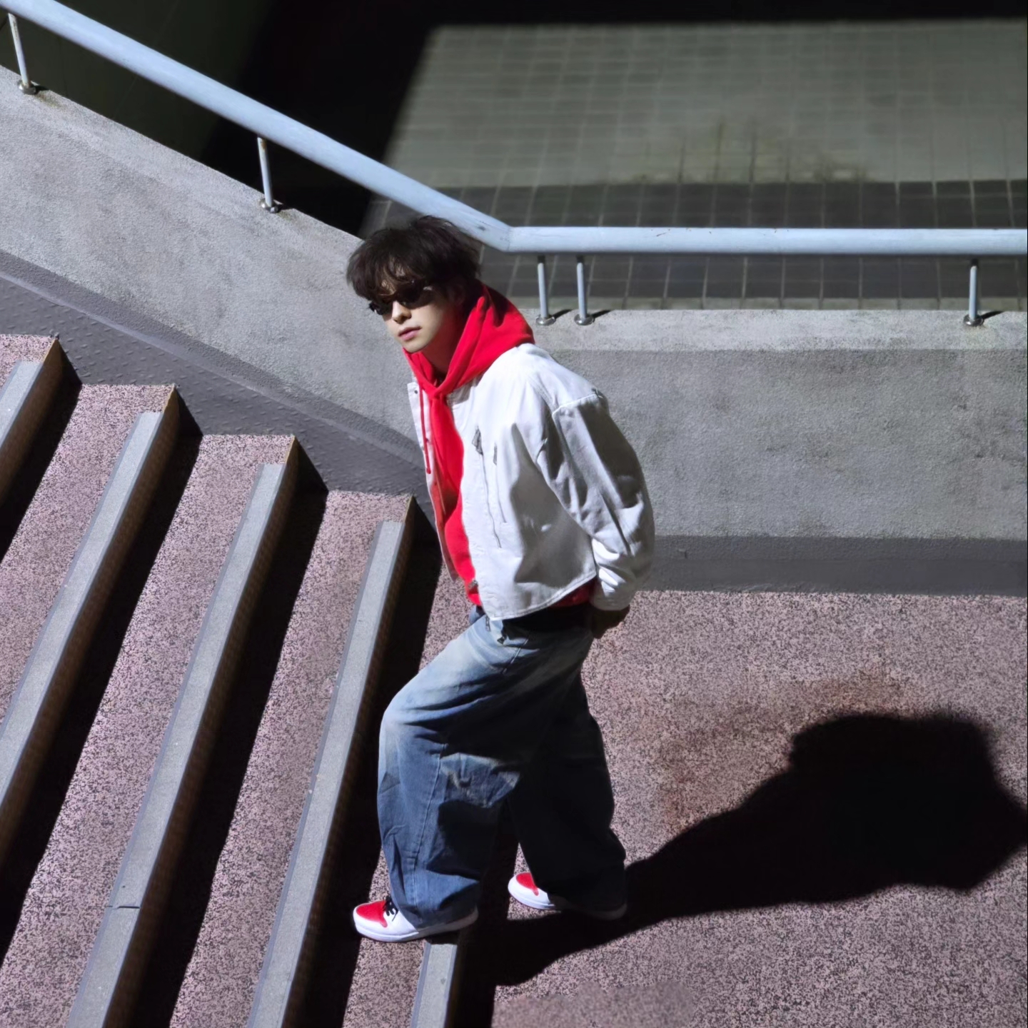 Stussy Beach Roots Hoodie Red, Jordan 1 Retro High OG Heritage 착용 스타일 - 4