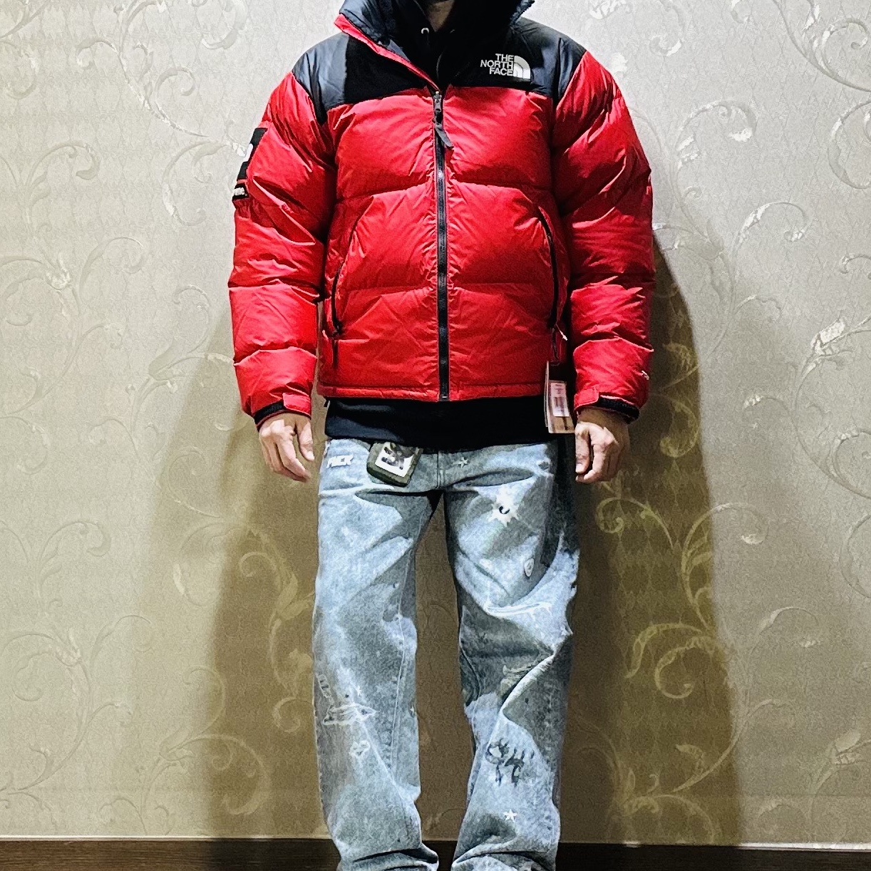 Supreme x The North Face Nuptse Jacket Red - 24FW, Supreme HJR Trompe L'oeil Loose Fit Jean Blue - 24FW 착용 스타일 - 4
