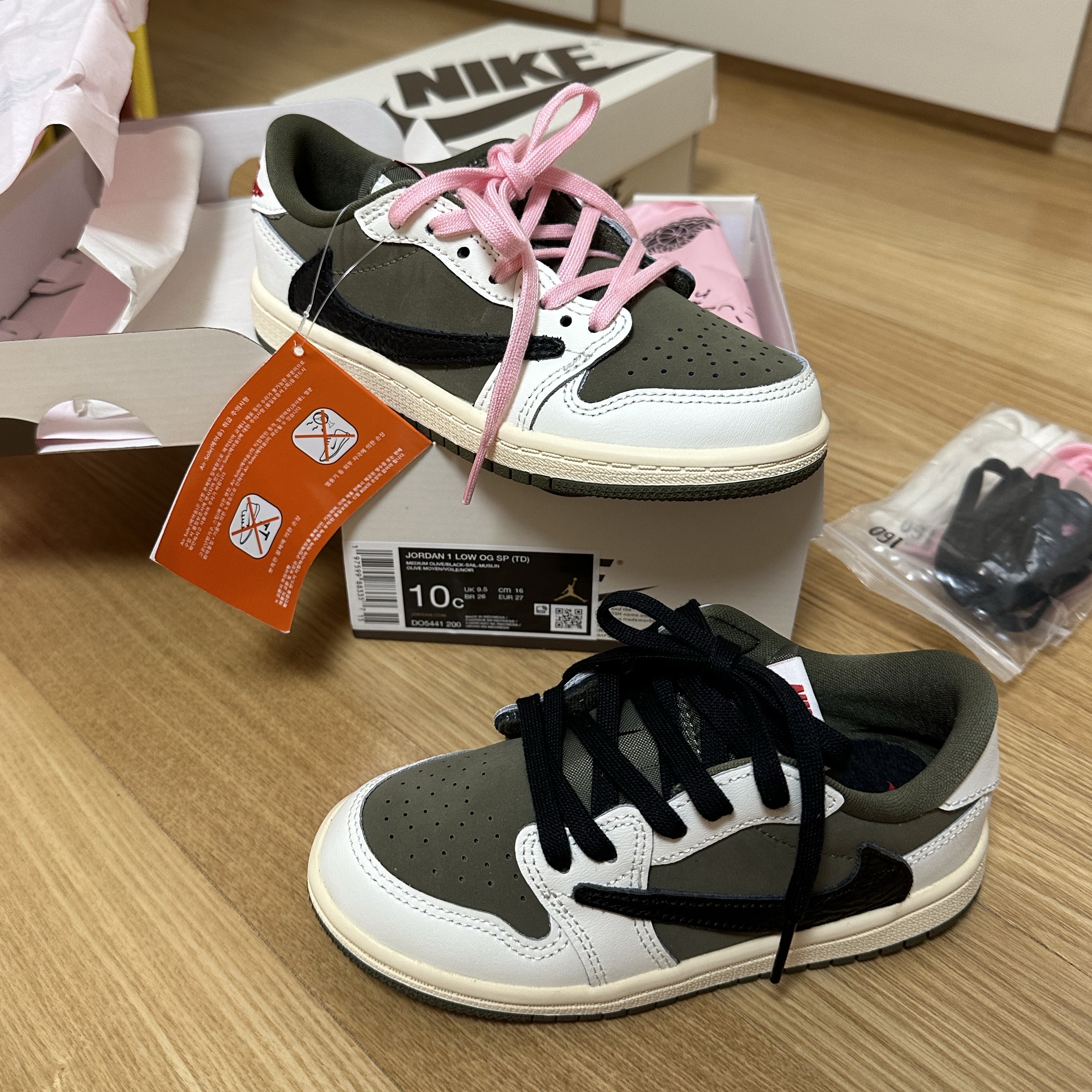 (PS) Jordan 1 x Travis Scott Retro Low OG SP Reverse Olive 착용 스타일
