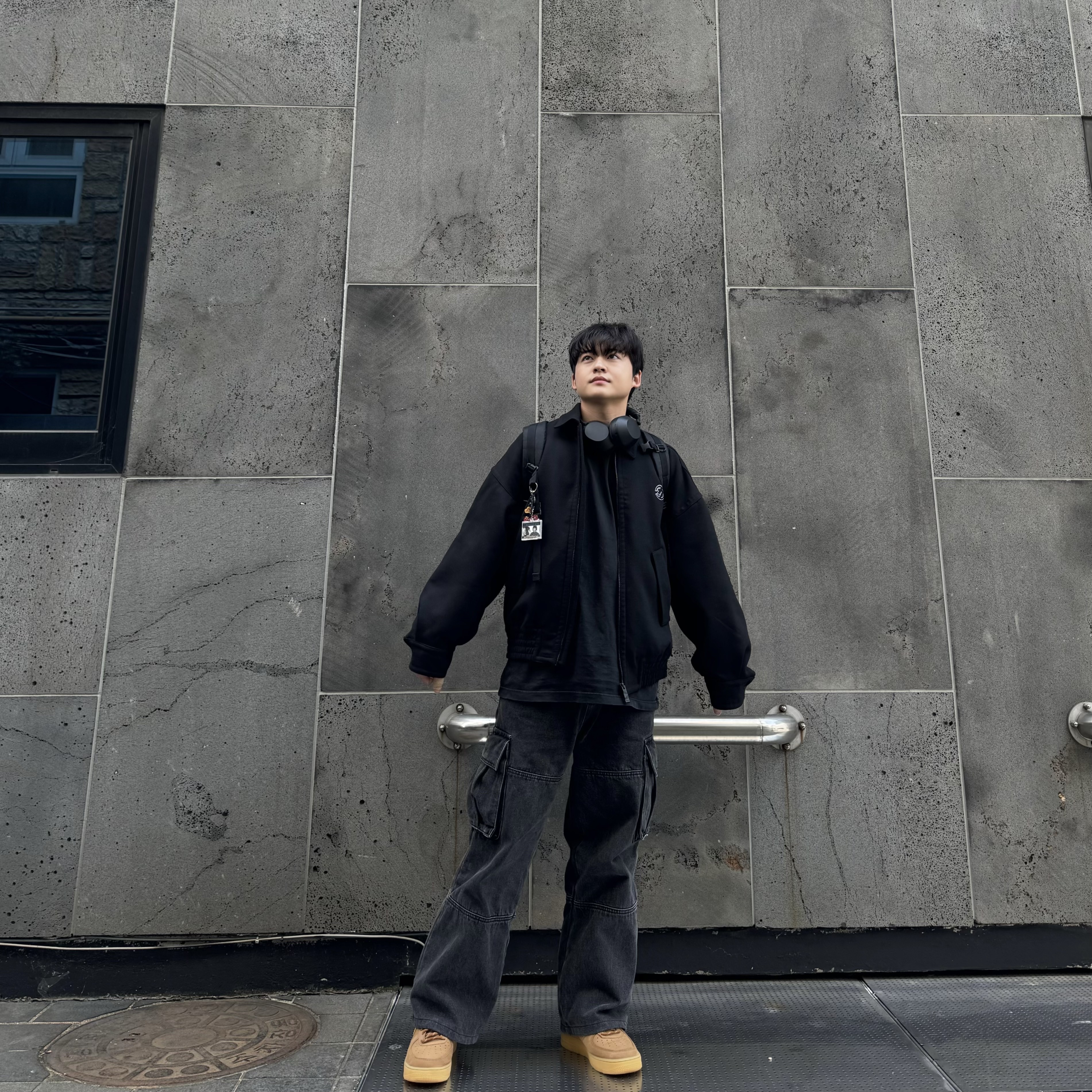 Nike Air Force 1 '07 WB Flax, Zara x Ader Error Oversize Collar Bomber Jacket Black 착용 스타일 - 2