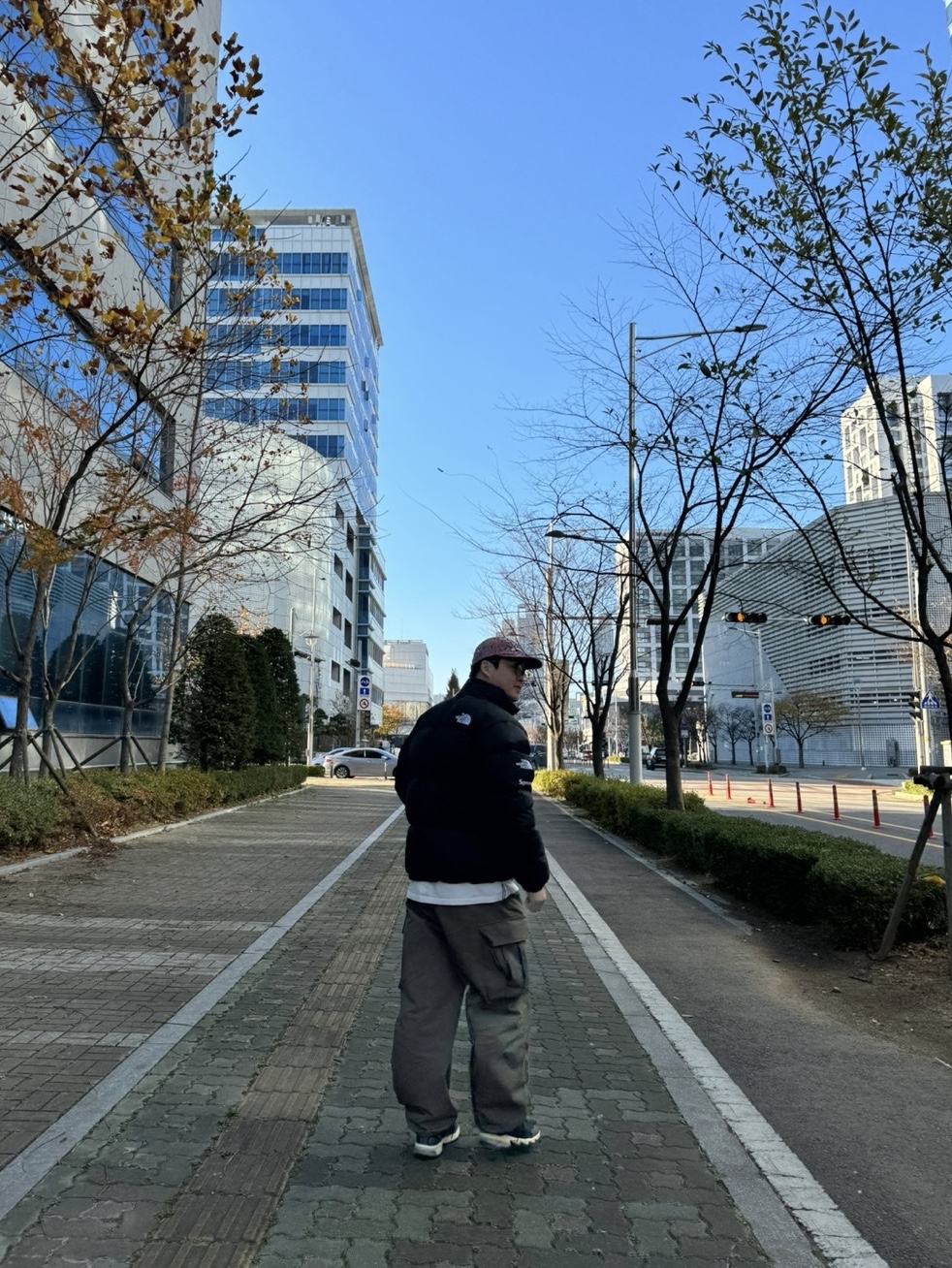 Supreme x The North Face Split Nuptse Jacket Black - 24SS, Asics Gel-Sonoma 15-50 Black Carrier Grey 착용 스타일 - 2