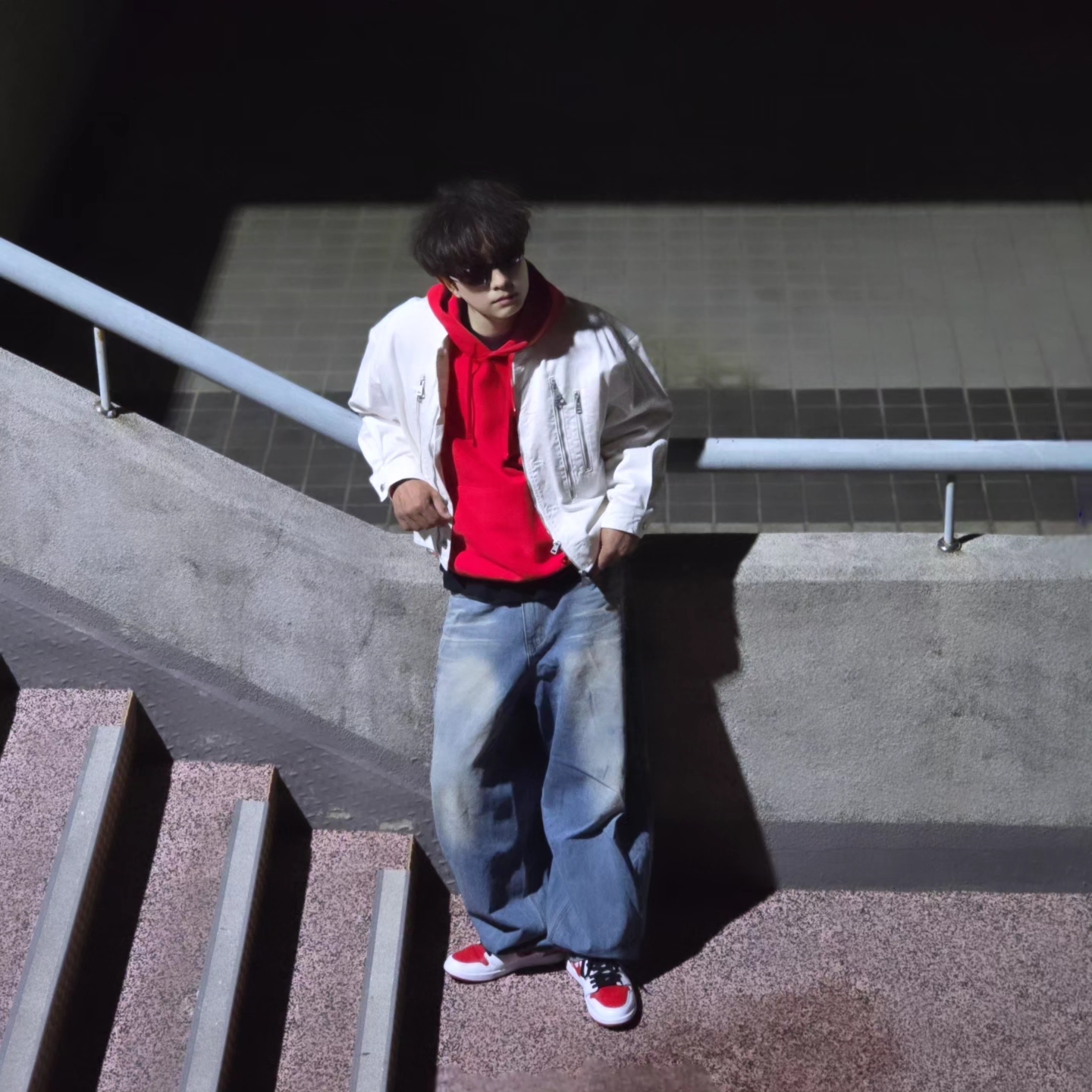 Stussy Beach Roots Hoodie Red, Jordan 1 Retro High OG Heritage 착용 스타일 - 7