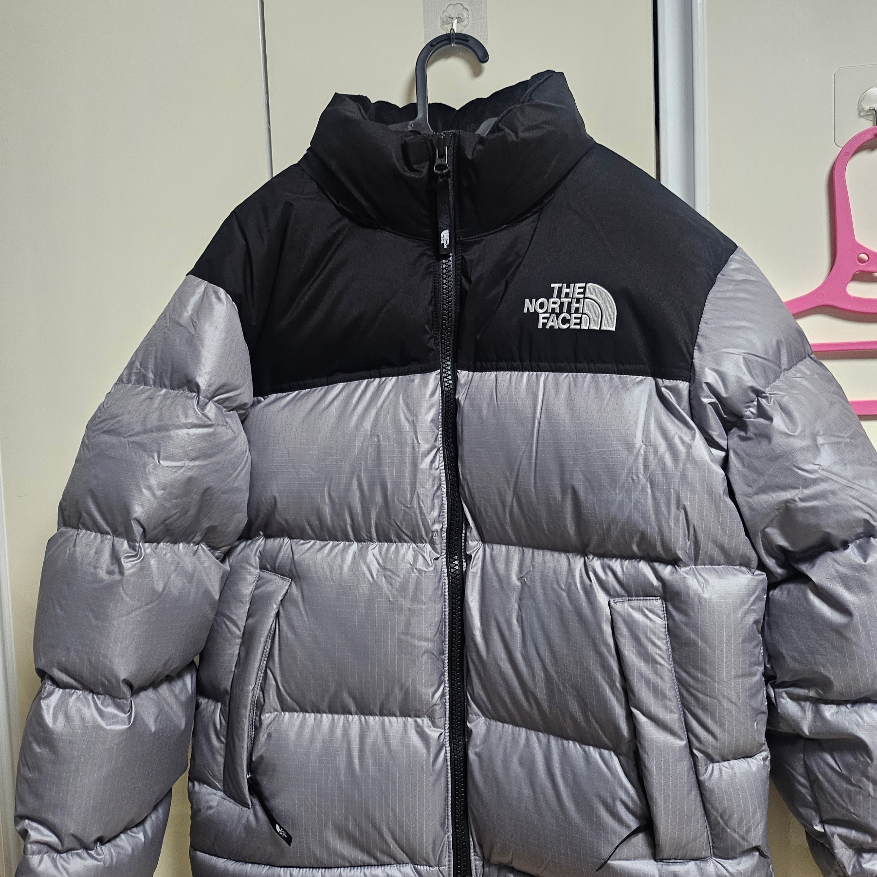 The North Face White Label Novelty Nuptse Down Jacket Heather Gray 착용 스타일