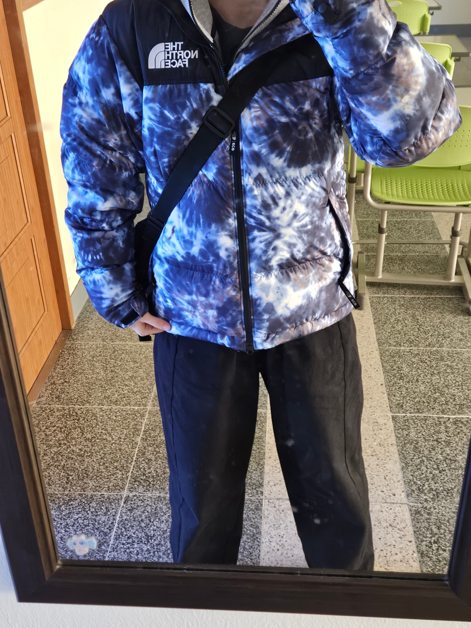The North Face 1996 Novelty Nuptse Jacket Ink Blue 착용 스타일