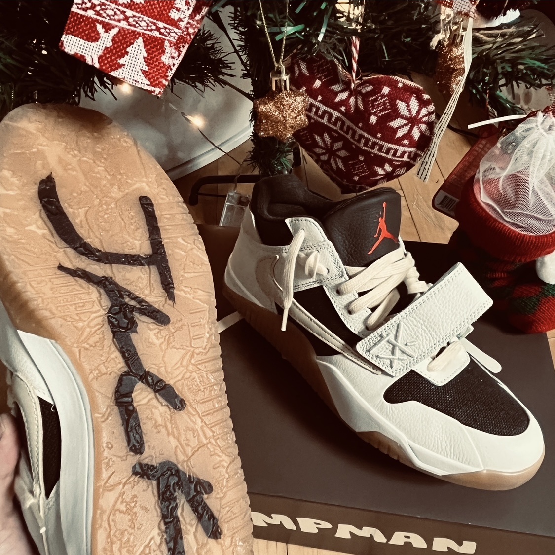 Jordan x Travis Scott Jumpman Jack TR Sail and Dark Mocha 착용 스타일 - 4