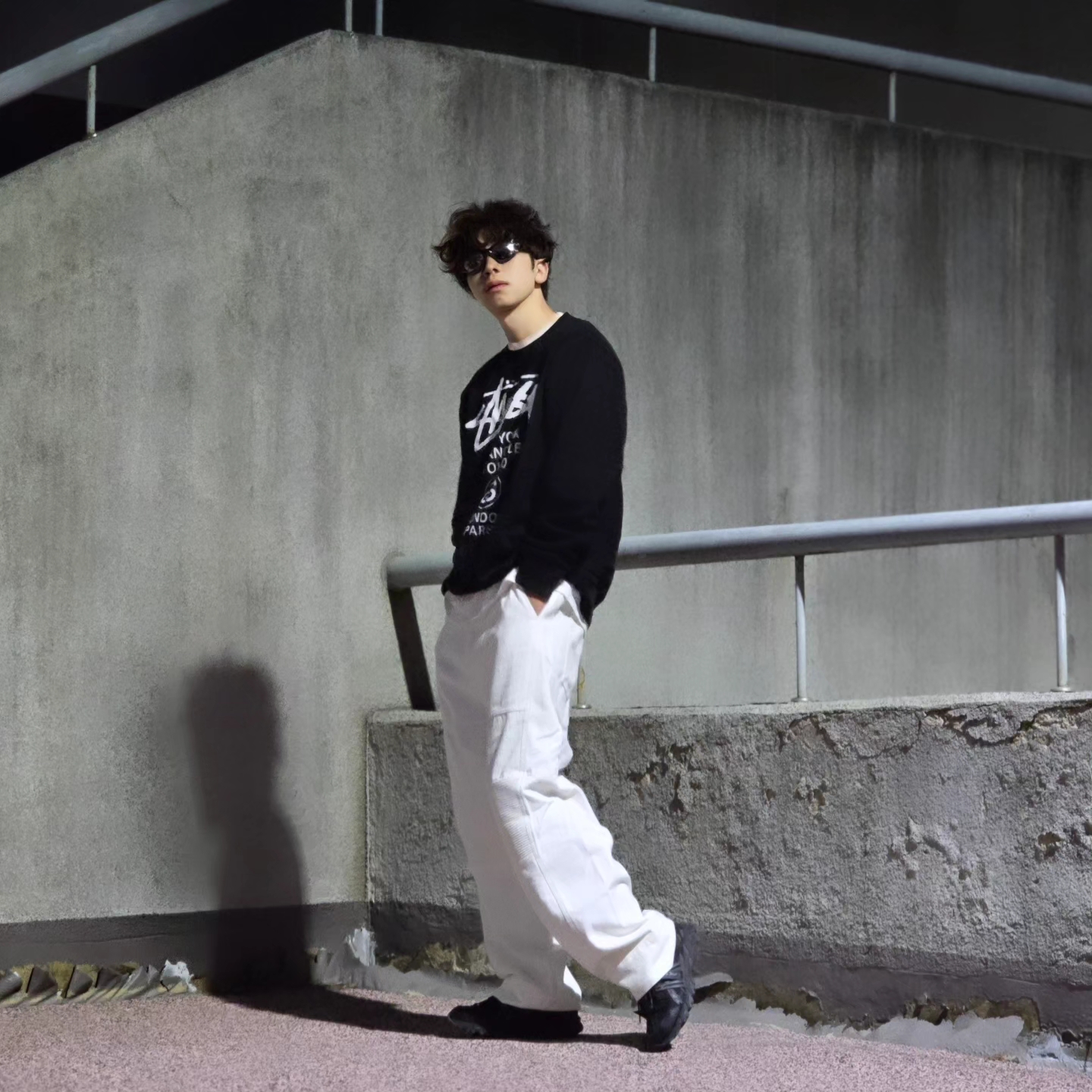 Stussy World Tour Crew Black 2023, Stussy World Tour Crew Black 2024 착용 스타일 - 4