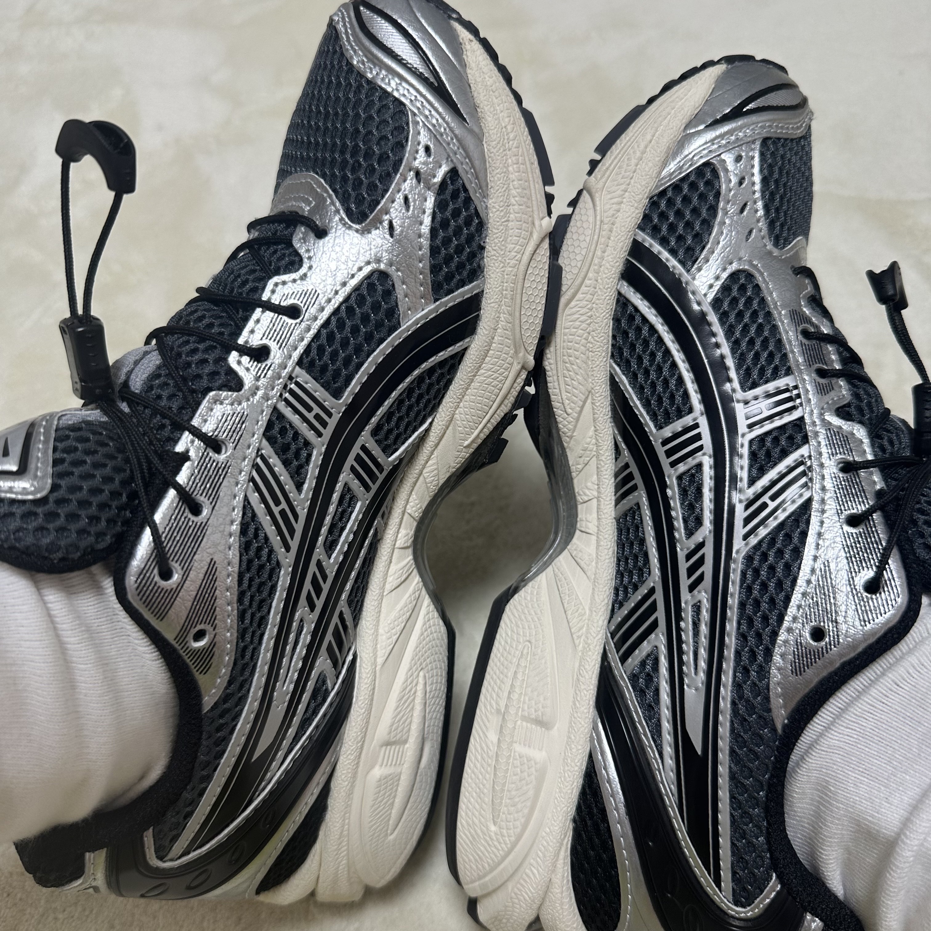 Asics Unlimited Gel-Kayano 14 Carrier Grey Black 착용 스타일 - 3