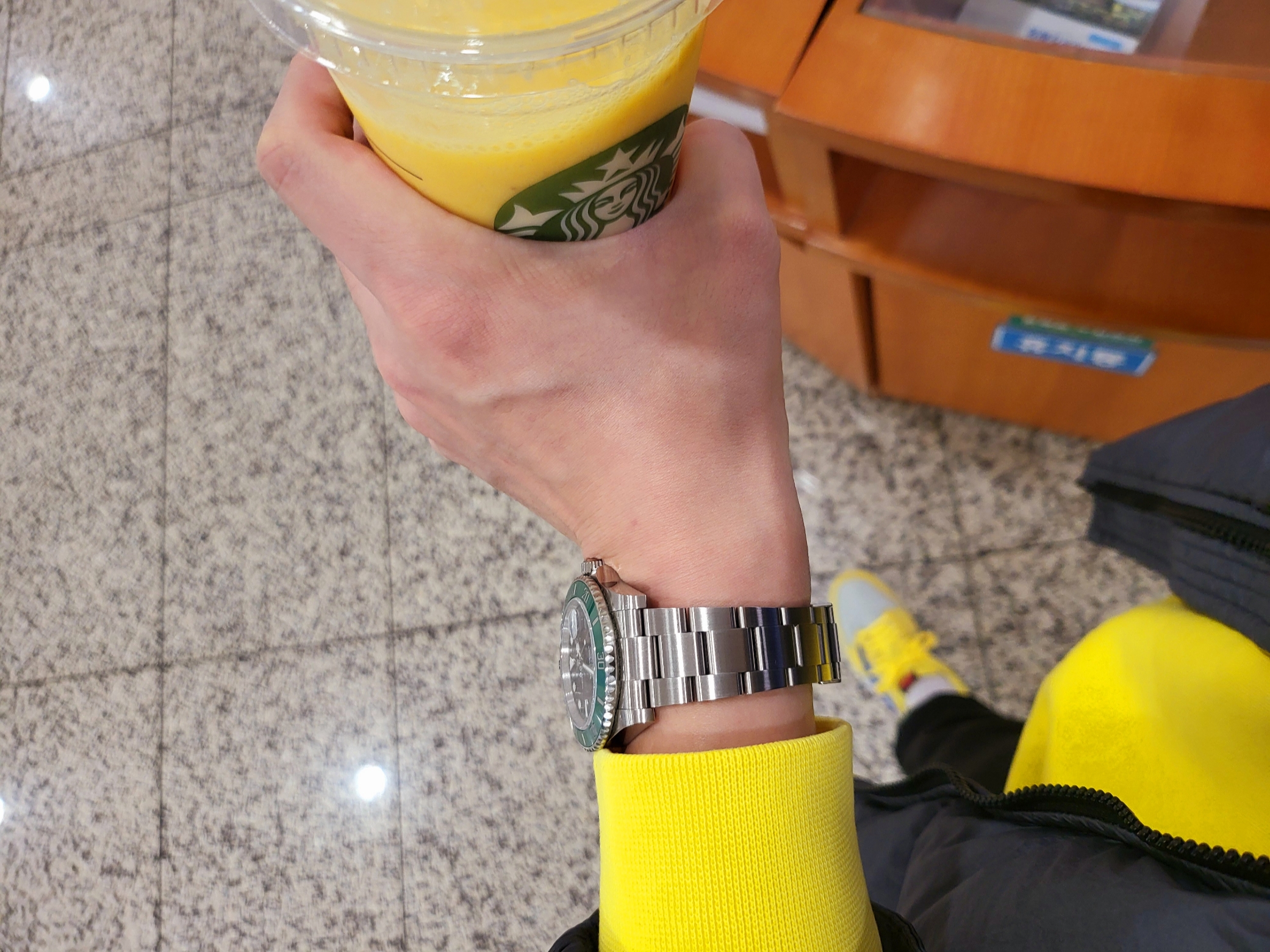Nike x Nigo Fleece Crewneck Sweatshirt Speed Yellow (FV5941-735), Rolex Submariner Date 41mm 126610LV Black Oyster 착용 스타일