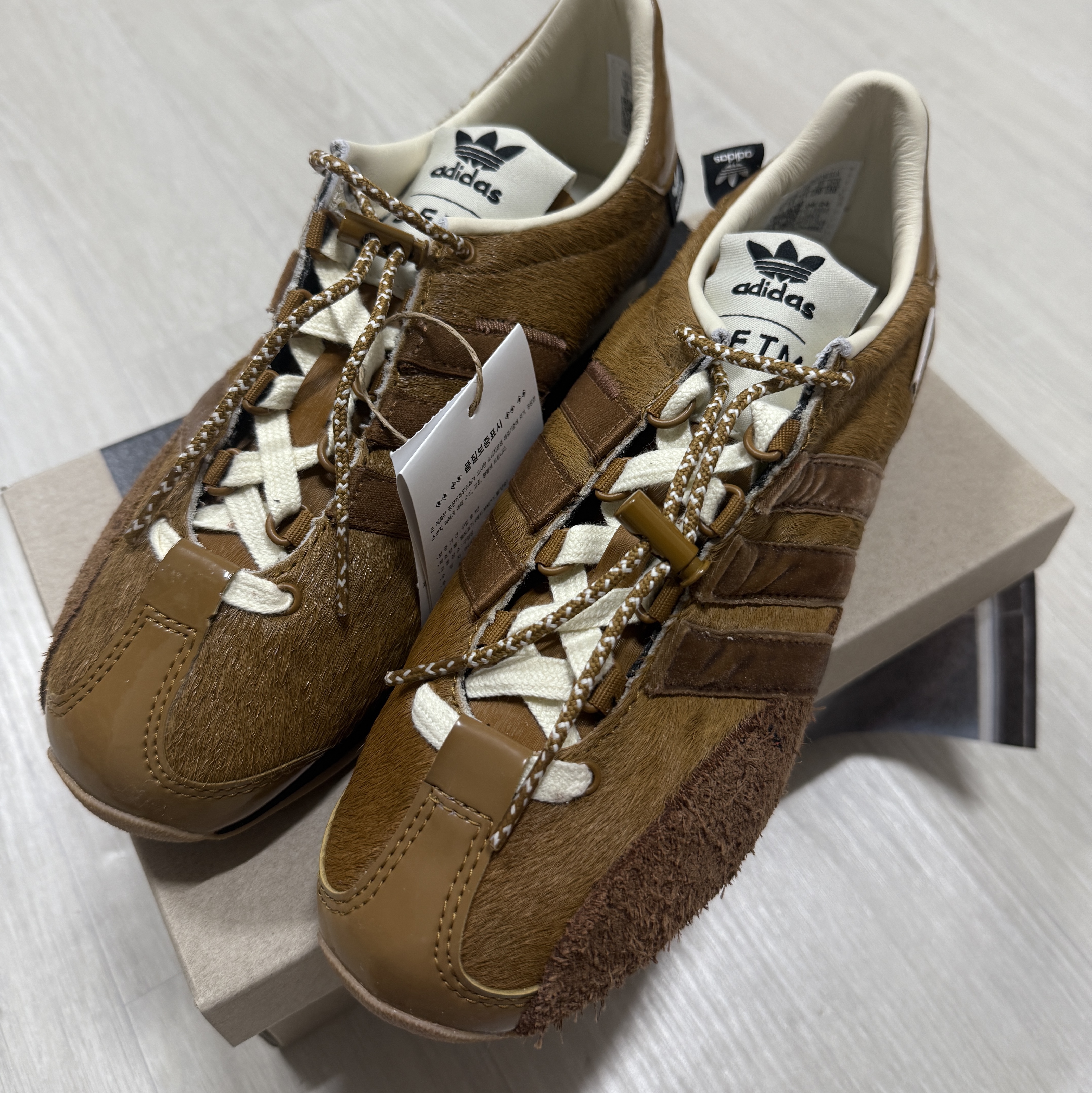 Adidas x Song for the Mute Country OG Bronze Strata Wild Brown 착용 스타일 - 4
