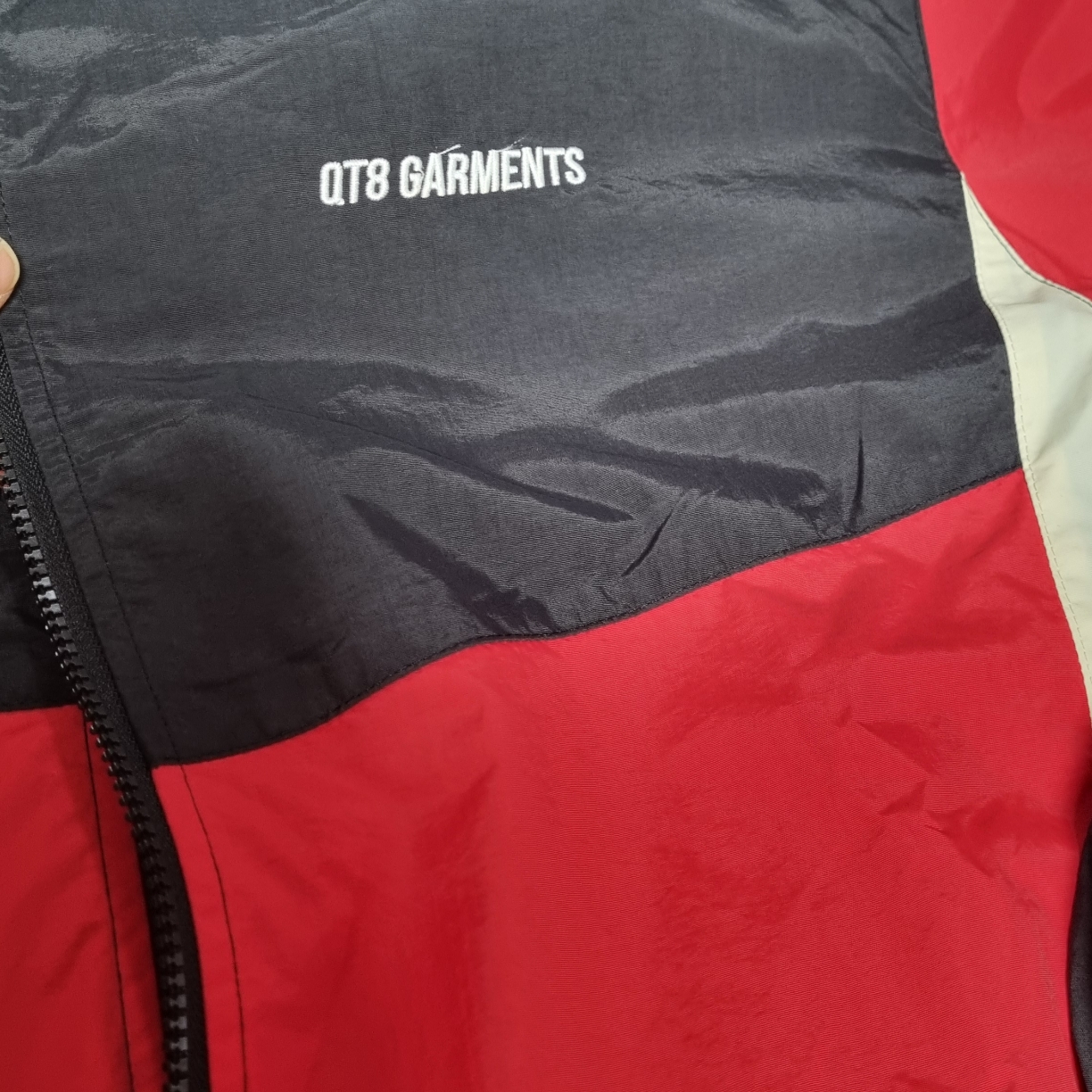 QT8 Garments TL Old Track Jacket Black/Red 착용 스타일